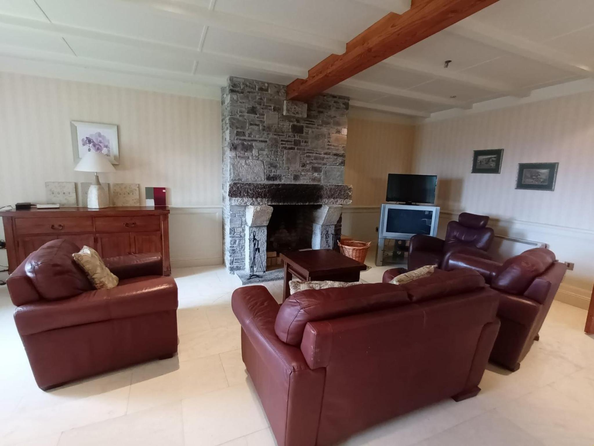 Three-Bedroom House - Photo 44