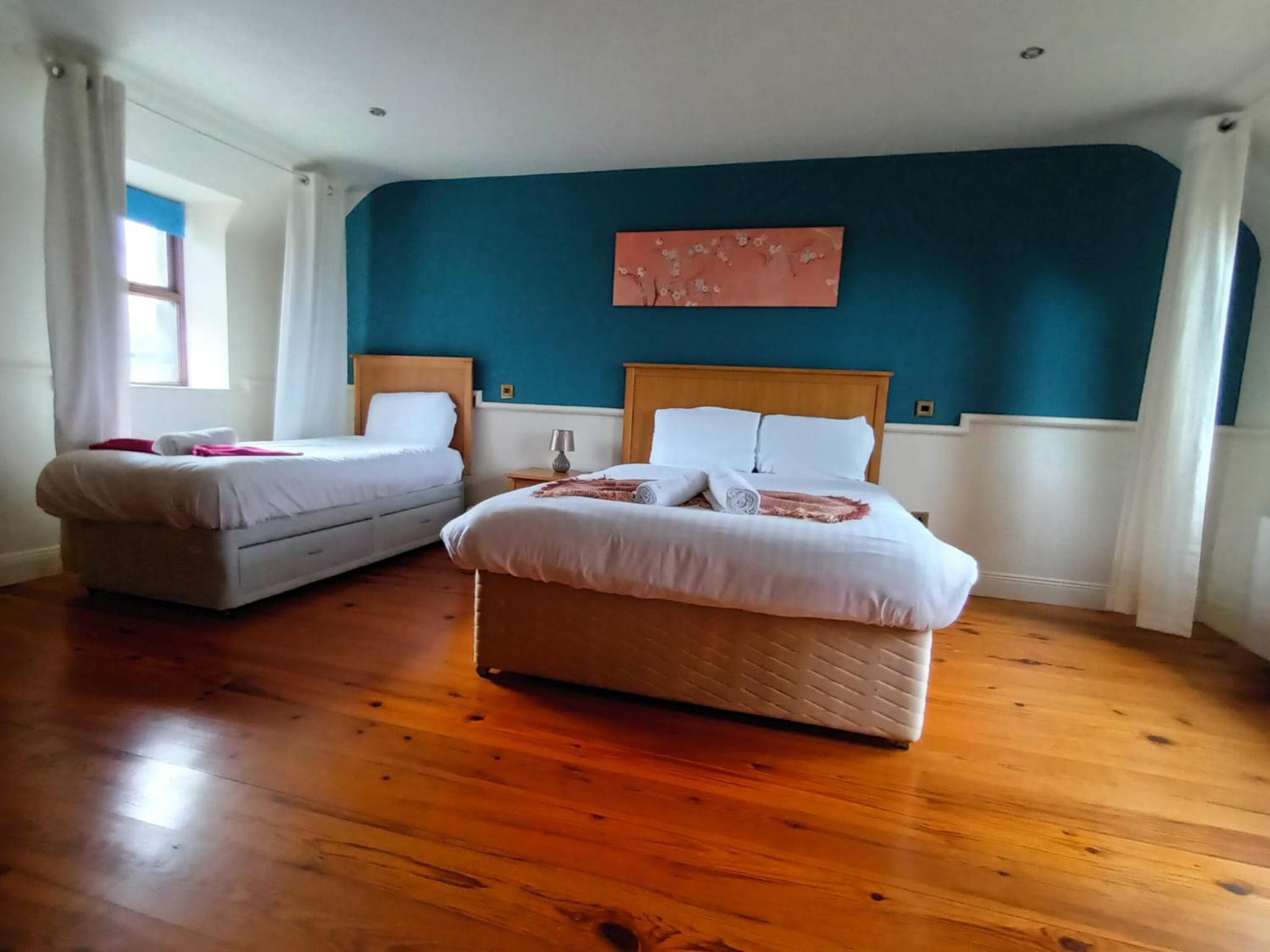 Three-Bedroom House - Photo 2