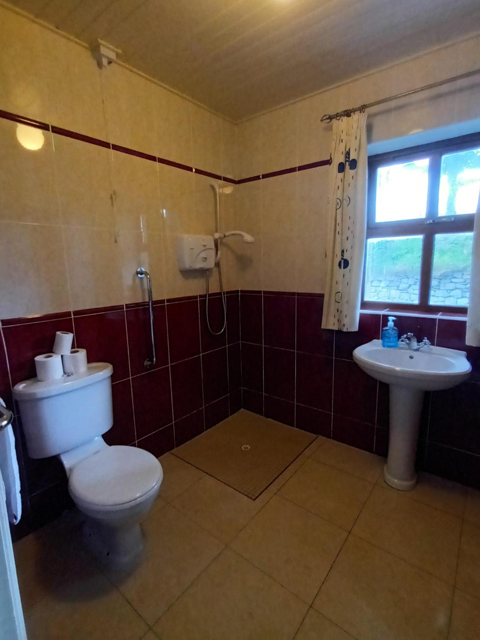 Four-Bedroom House - Photo 14