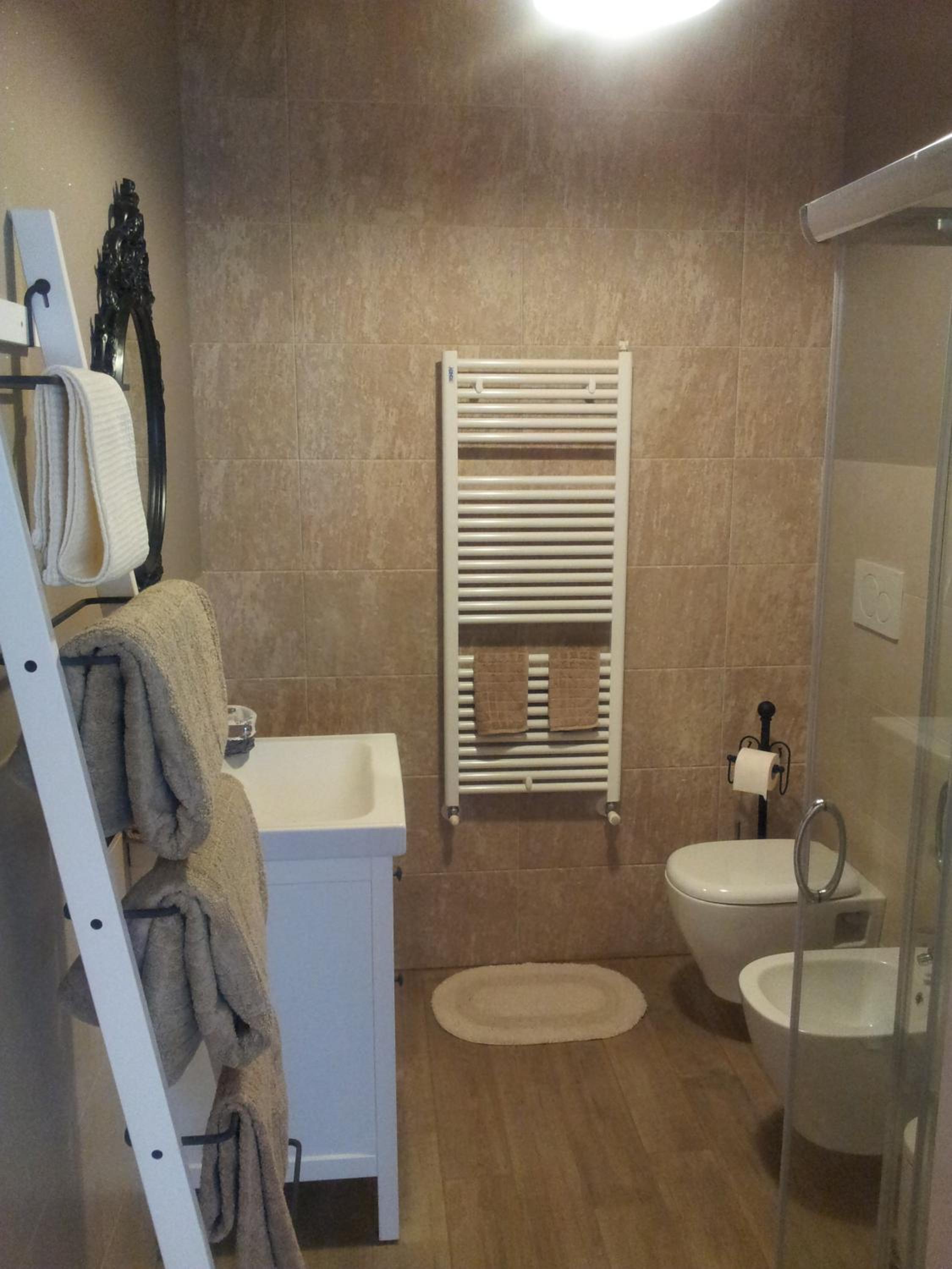 Double or Twin Room - Photo 3