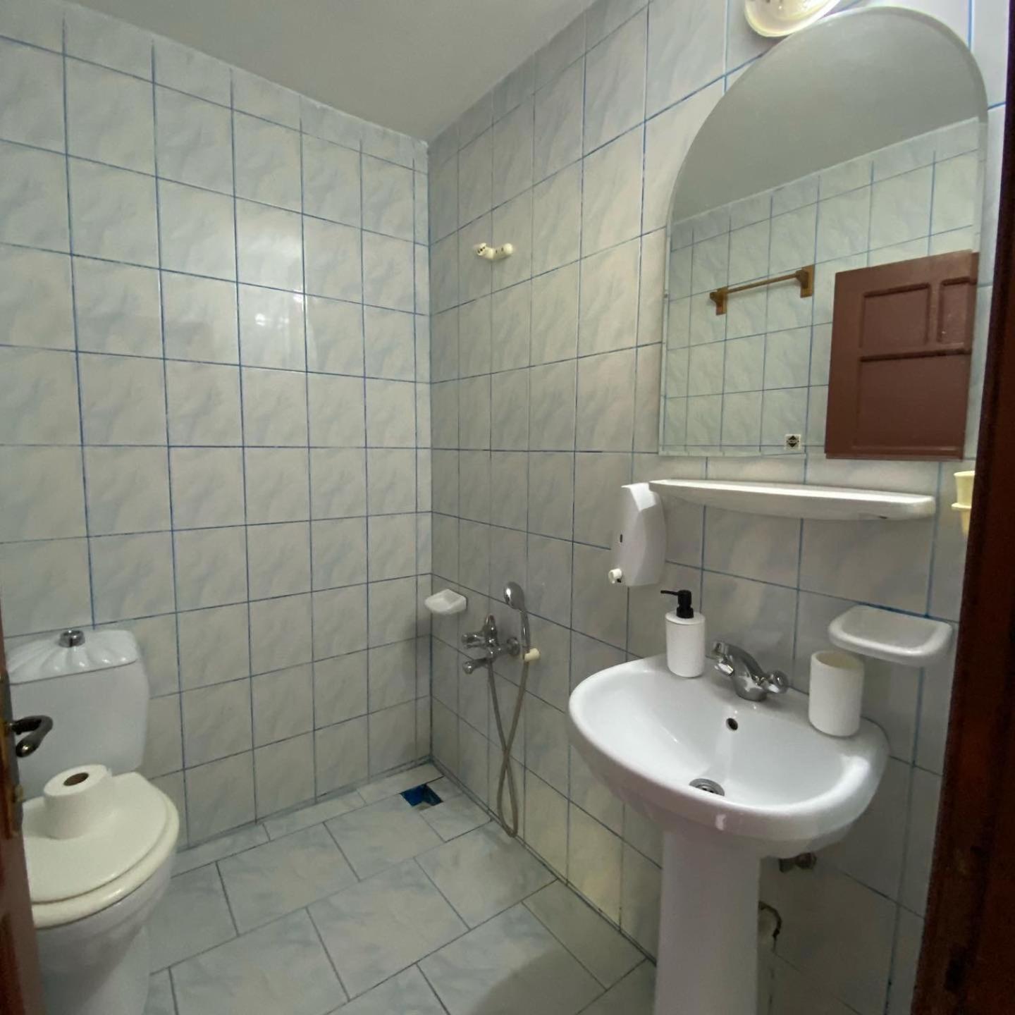 Standard Double or Twin Room - Photo 17