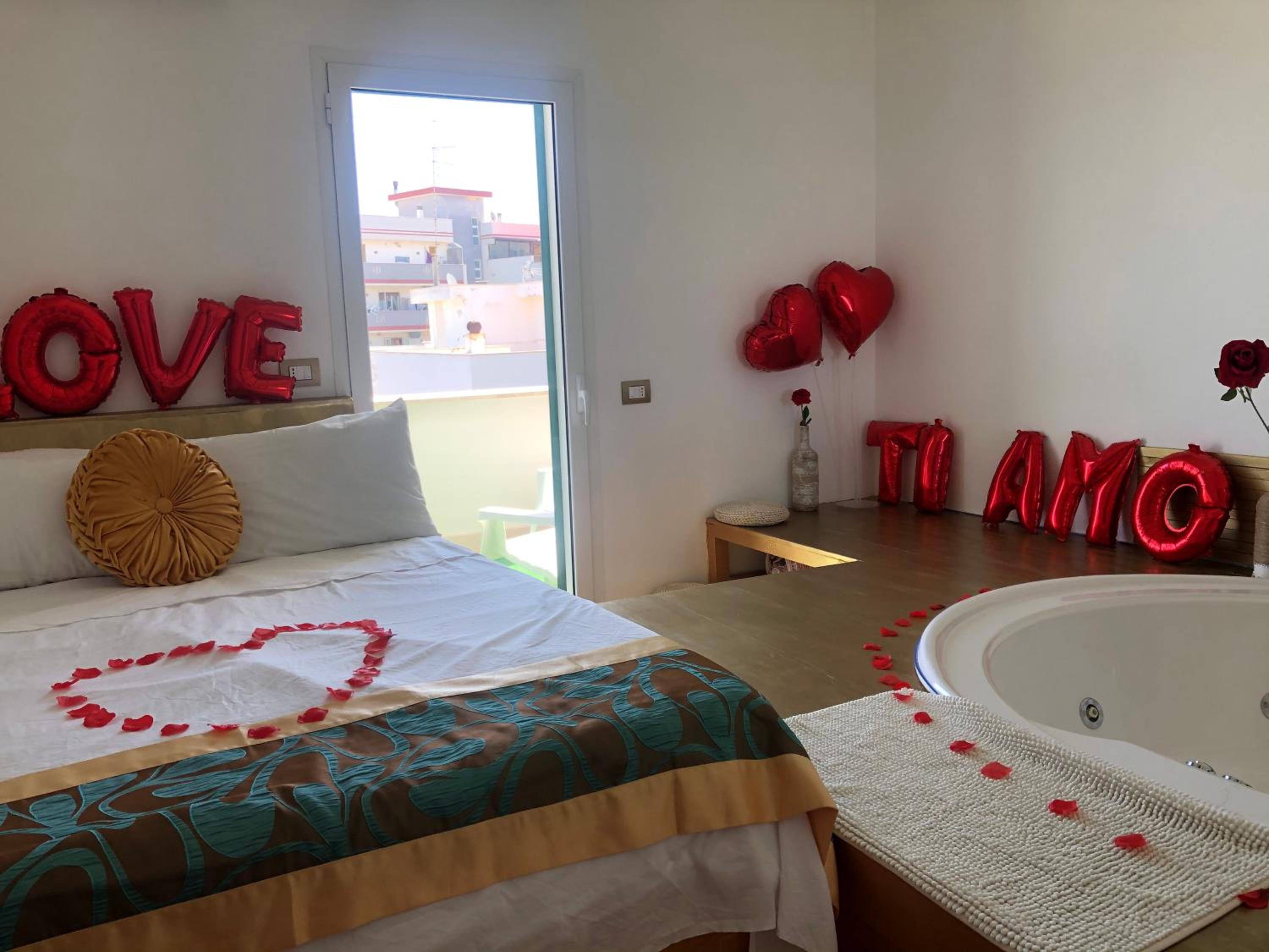 Suite with Spa Bath - Photo 2