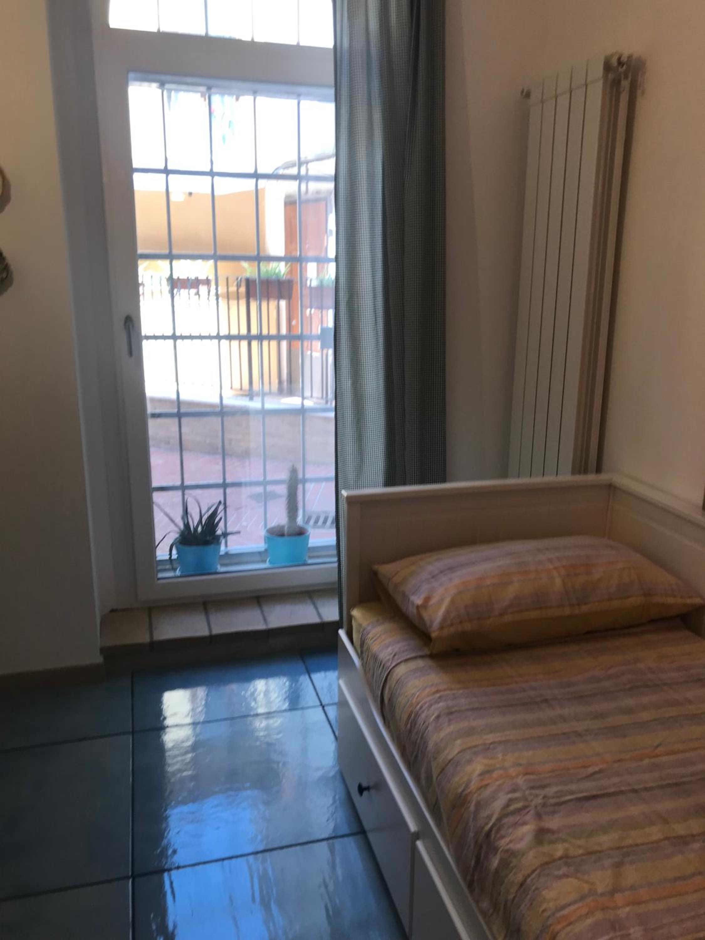 One-Bedroom House - Photo 21