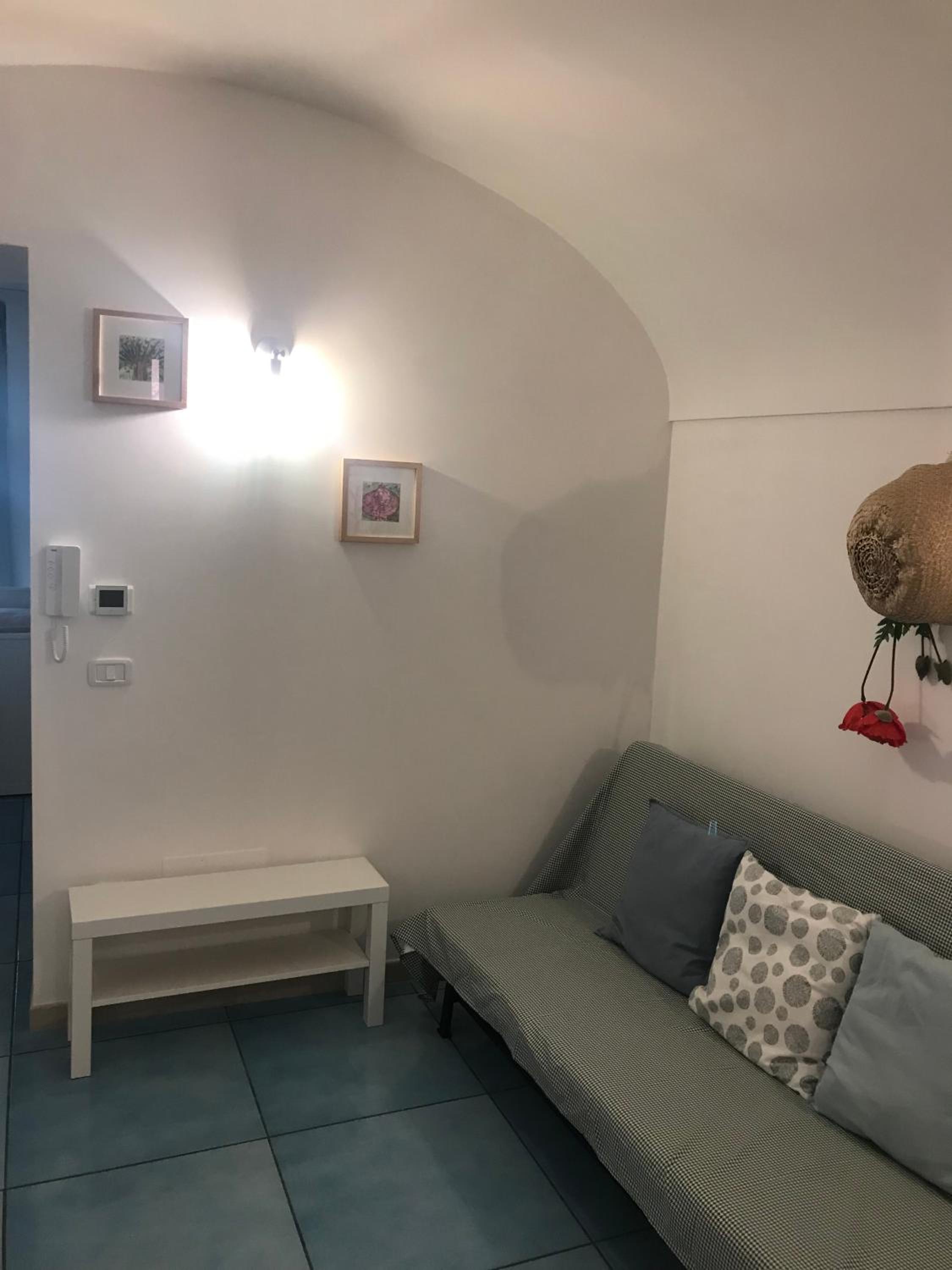 One-Bedroom House - Photo 23