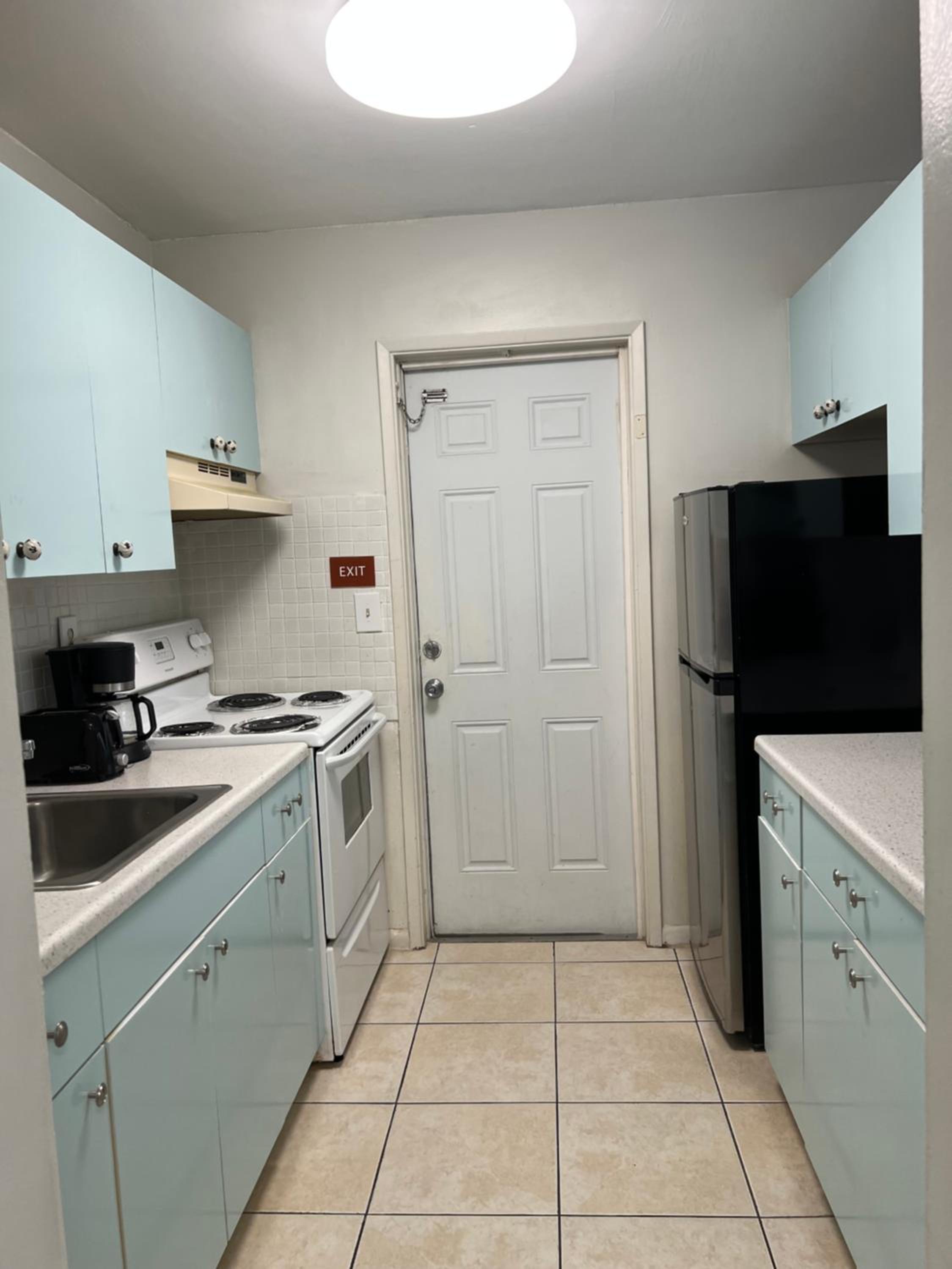One-Bedroom Apartment - Photo 2