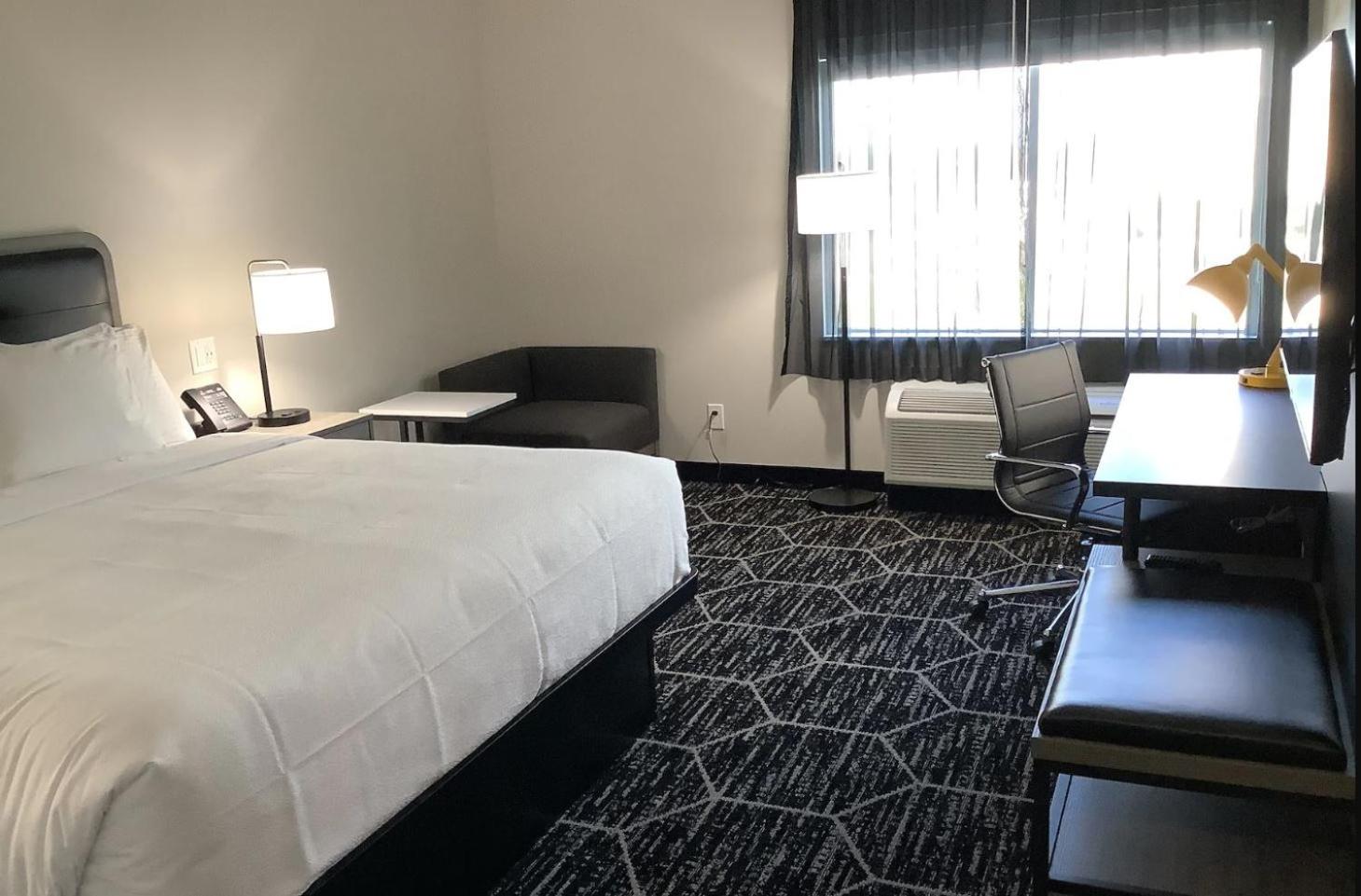 King Room - Mobility Access/Non-Smoking - Photo 3