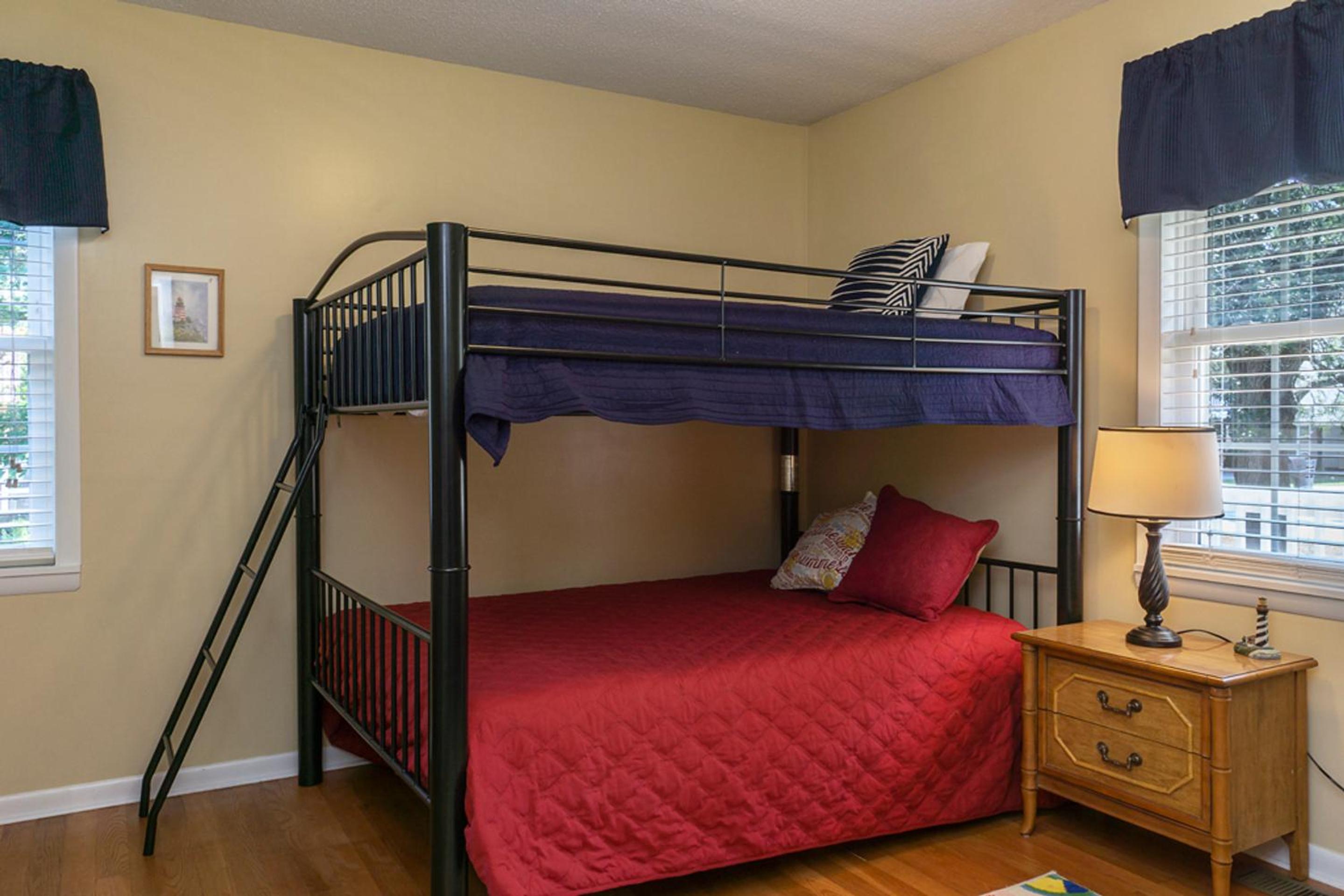 Three-Bedroom House photo 3