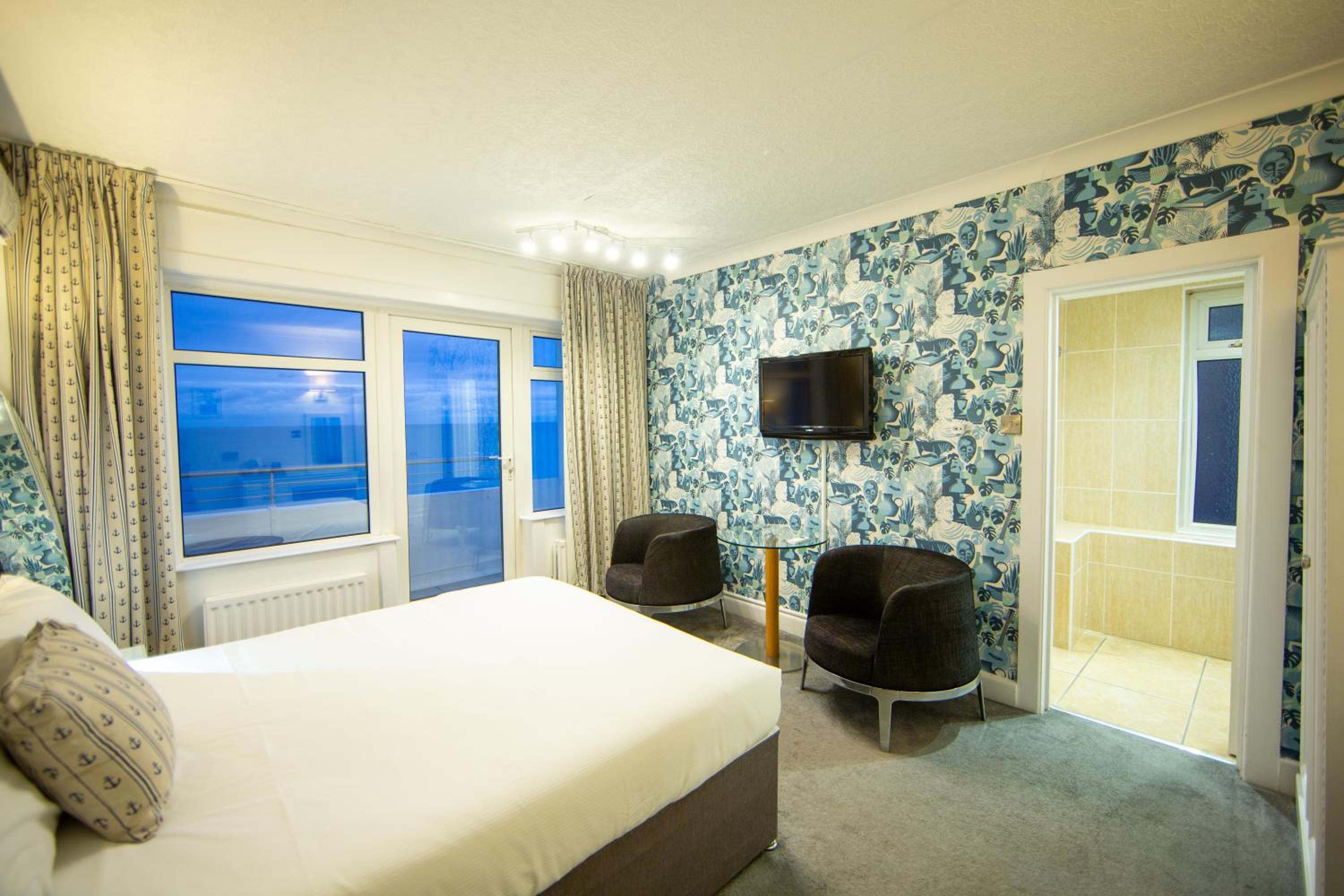 Double Room with Balcony and Sea View - Photo 1