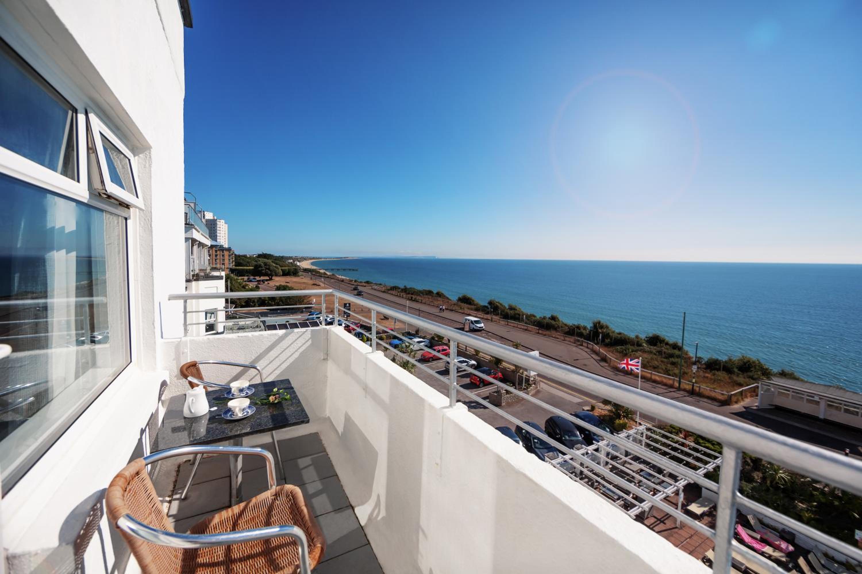 Double Room with Balcony and Sea View - Photo 5