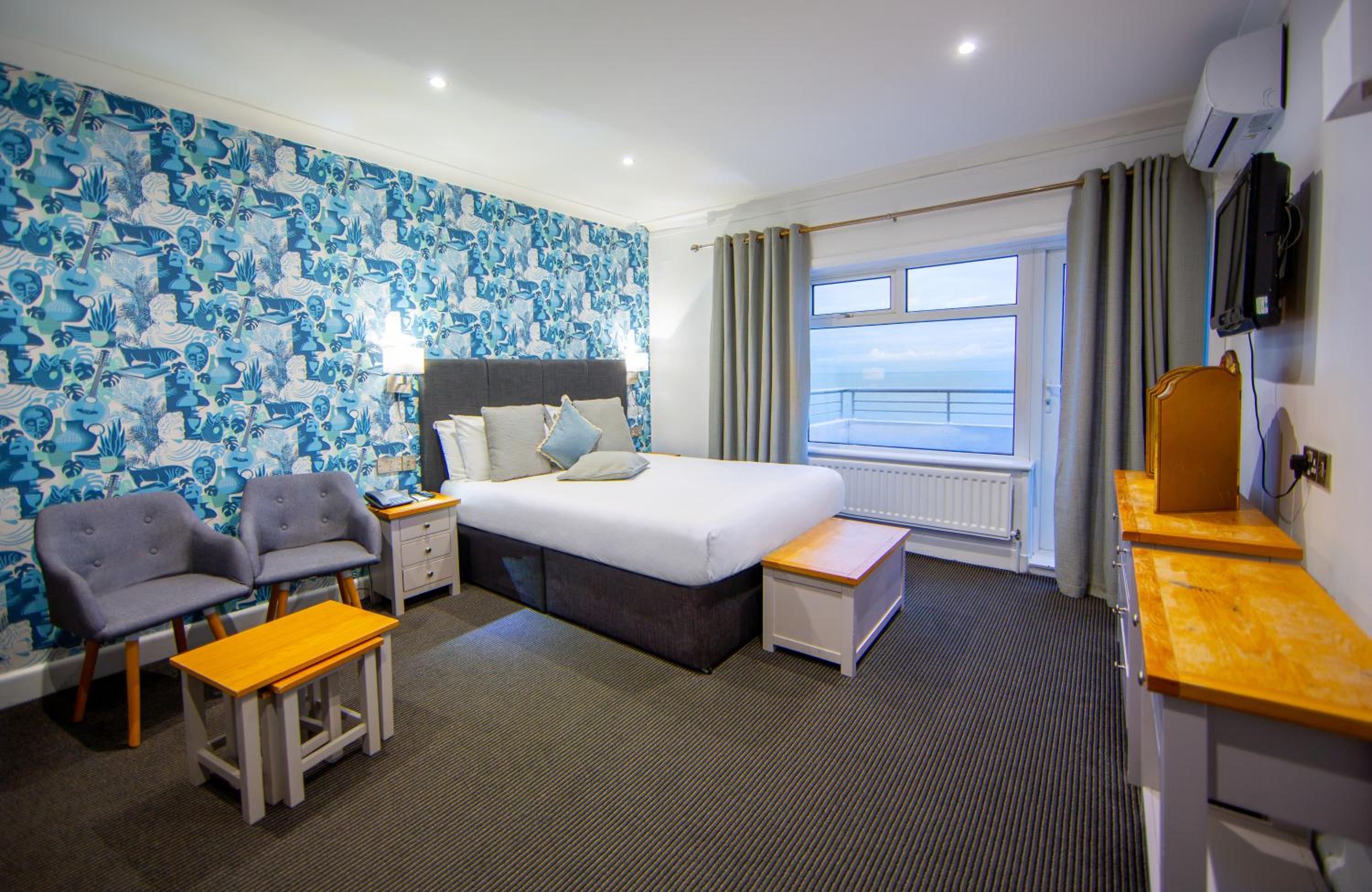 Double Room with Balcony and Sea View - Photo 6