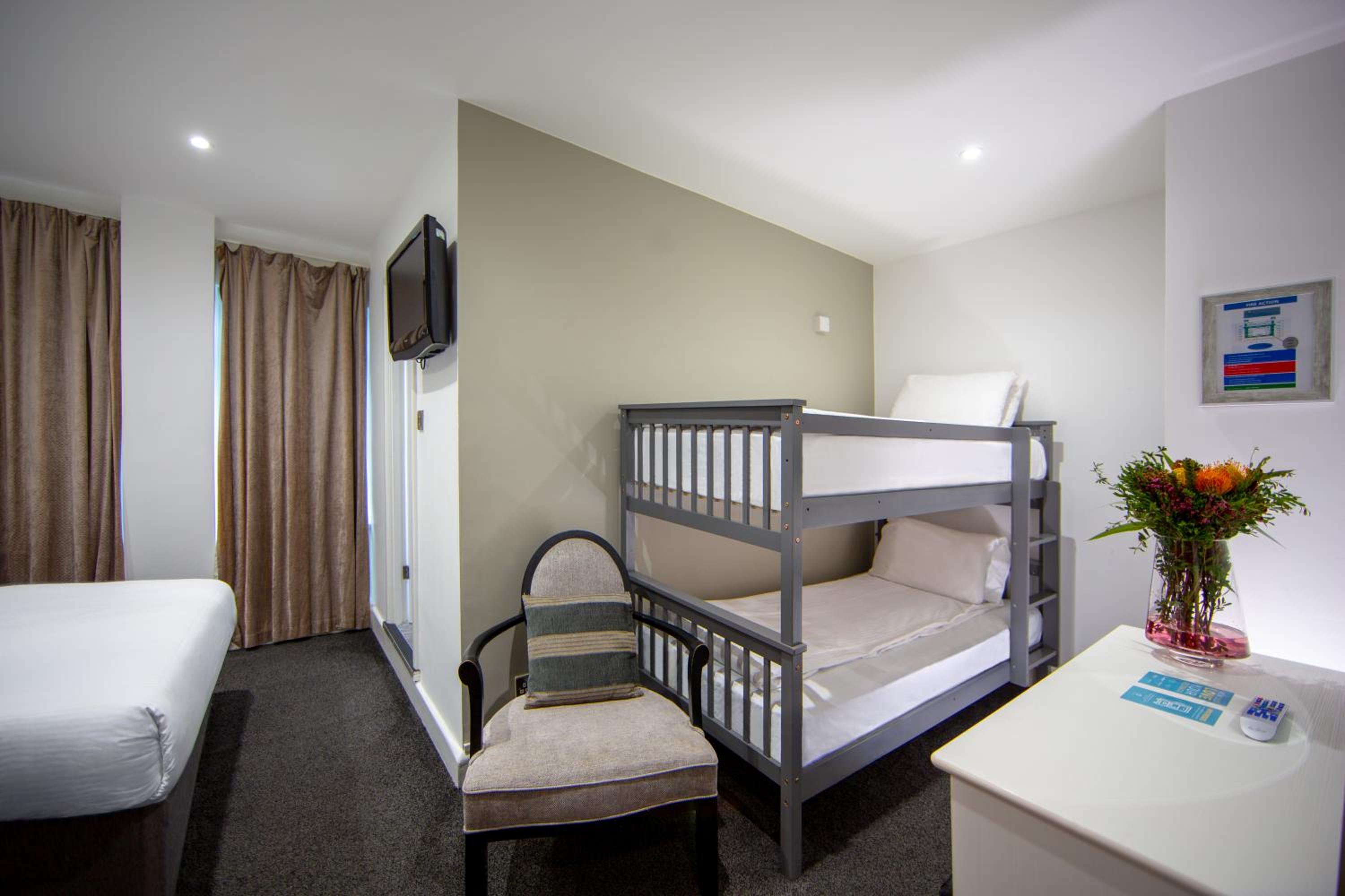 Standard Family Room of 4 - Photo 4