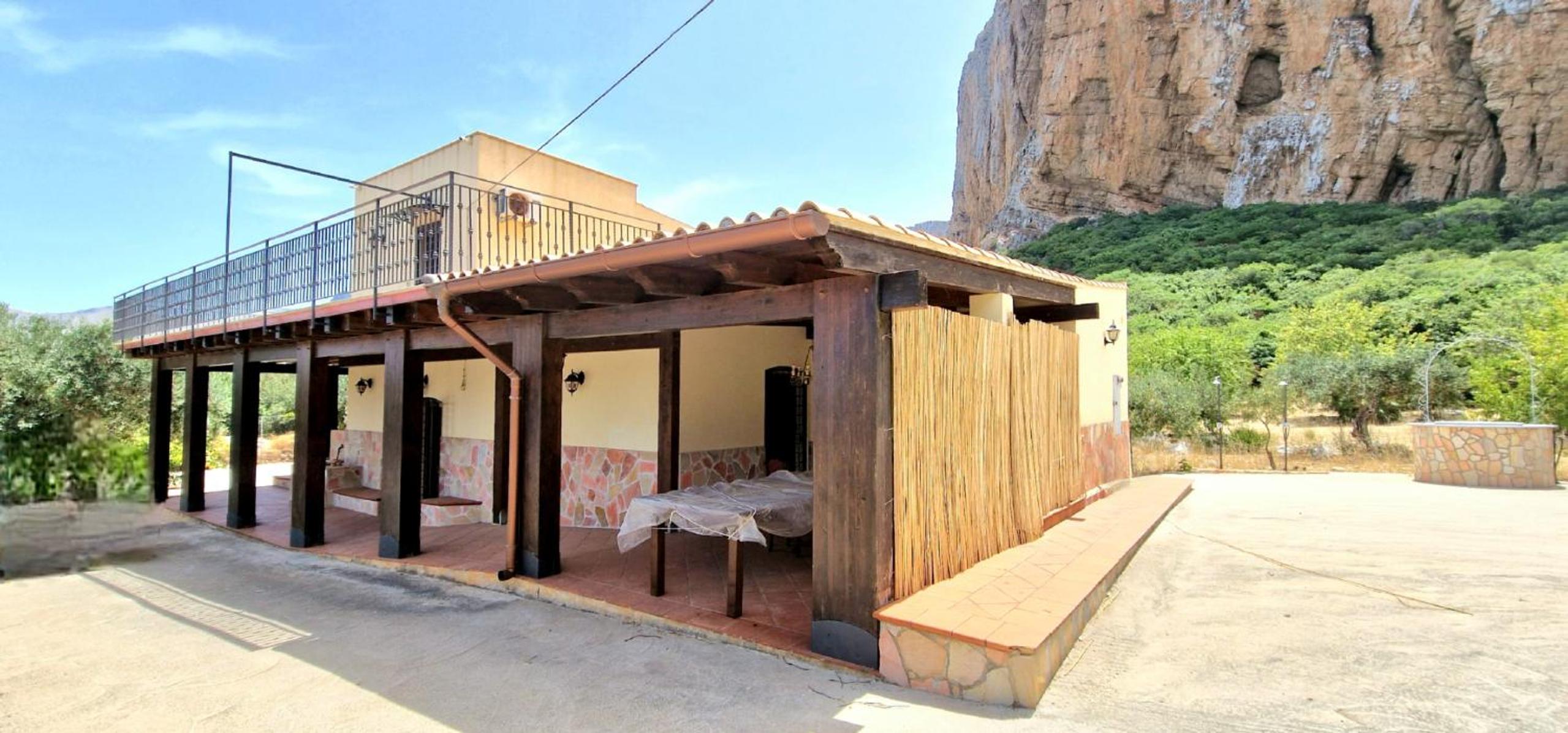Deluxe Villa photo 2