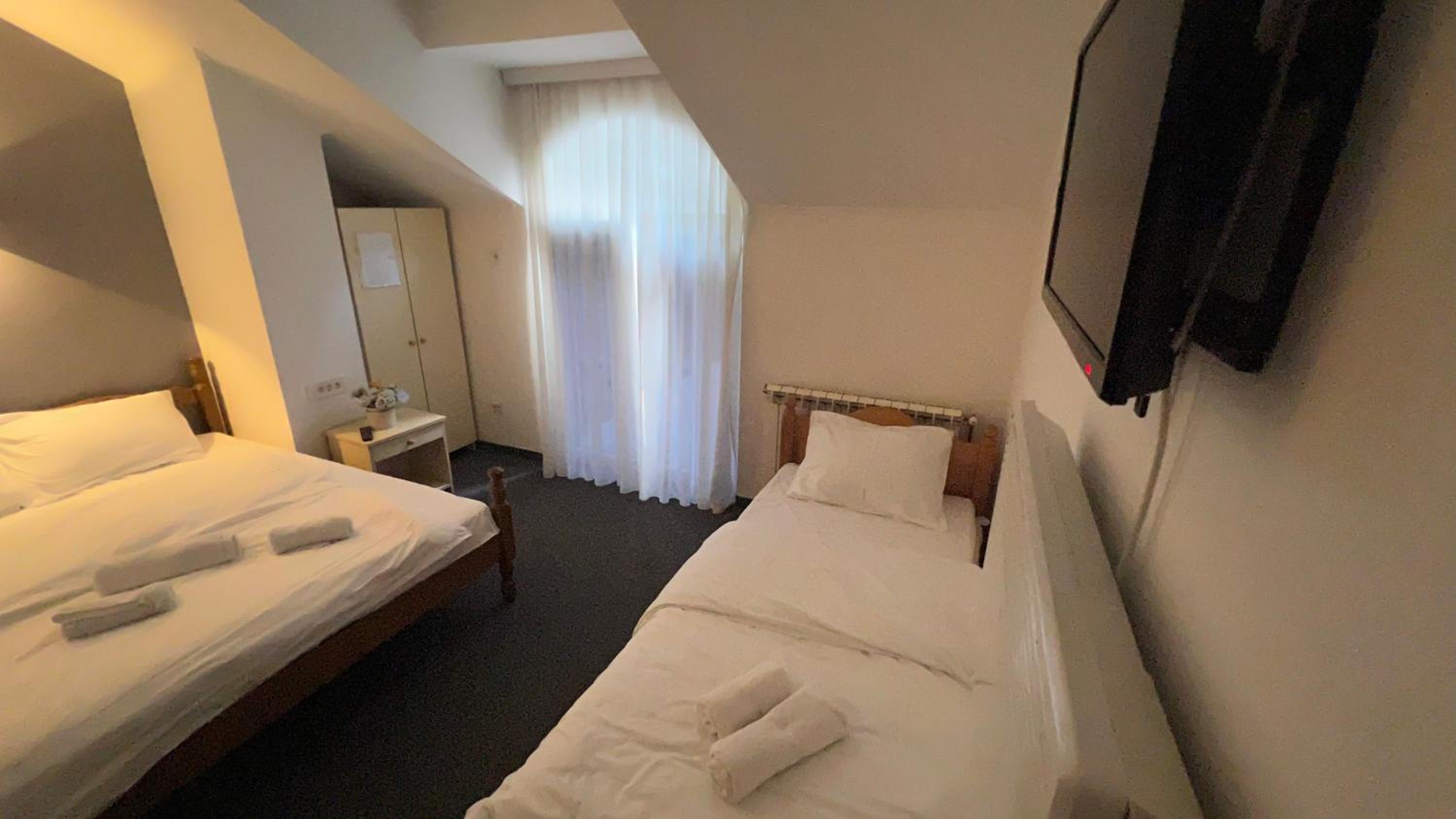 Double or Twin Room with Private Bathroom photo 2