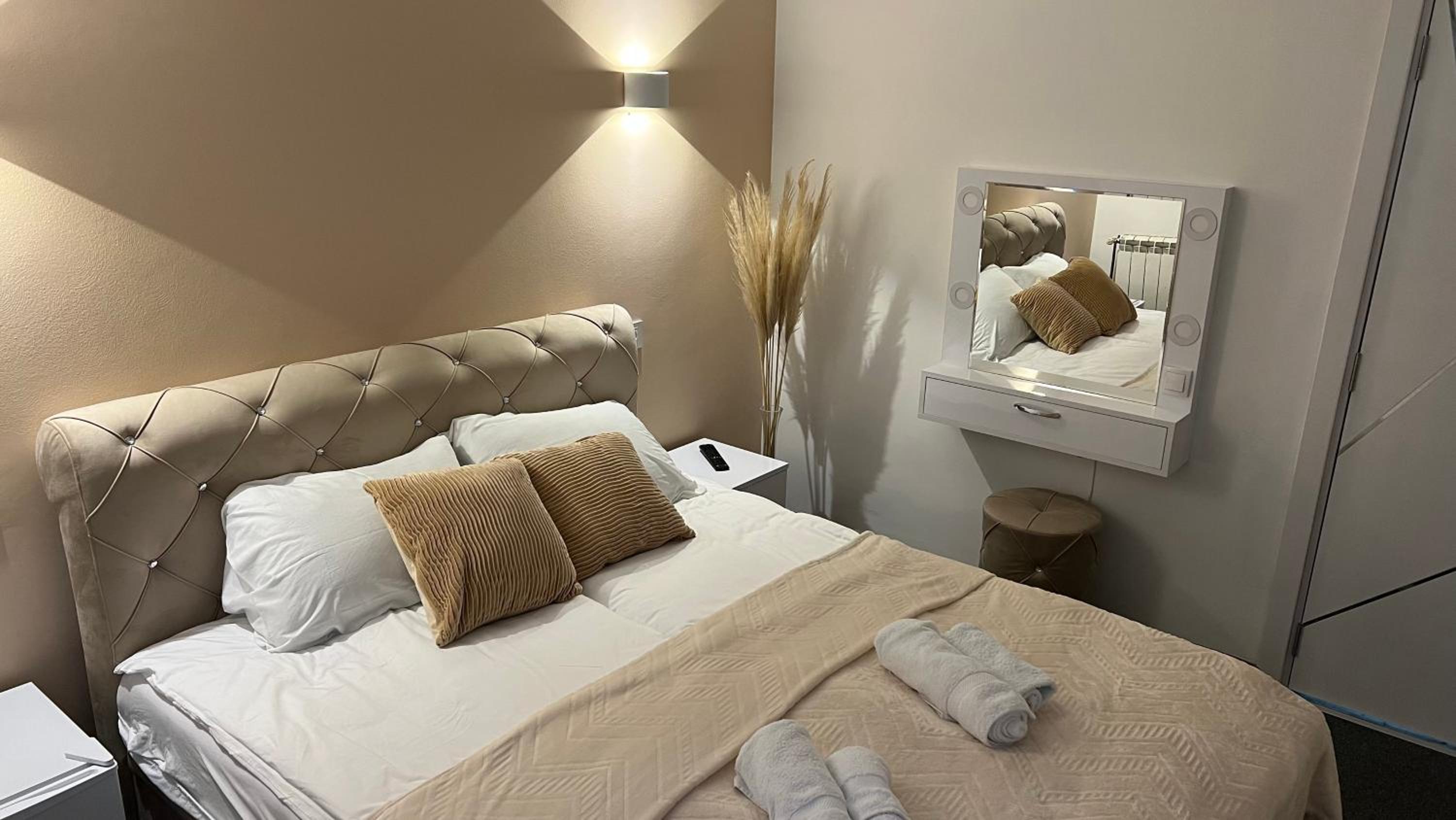 Deluxe Room (2 Adults + 1 Child)