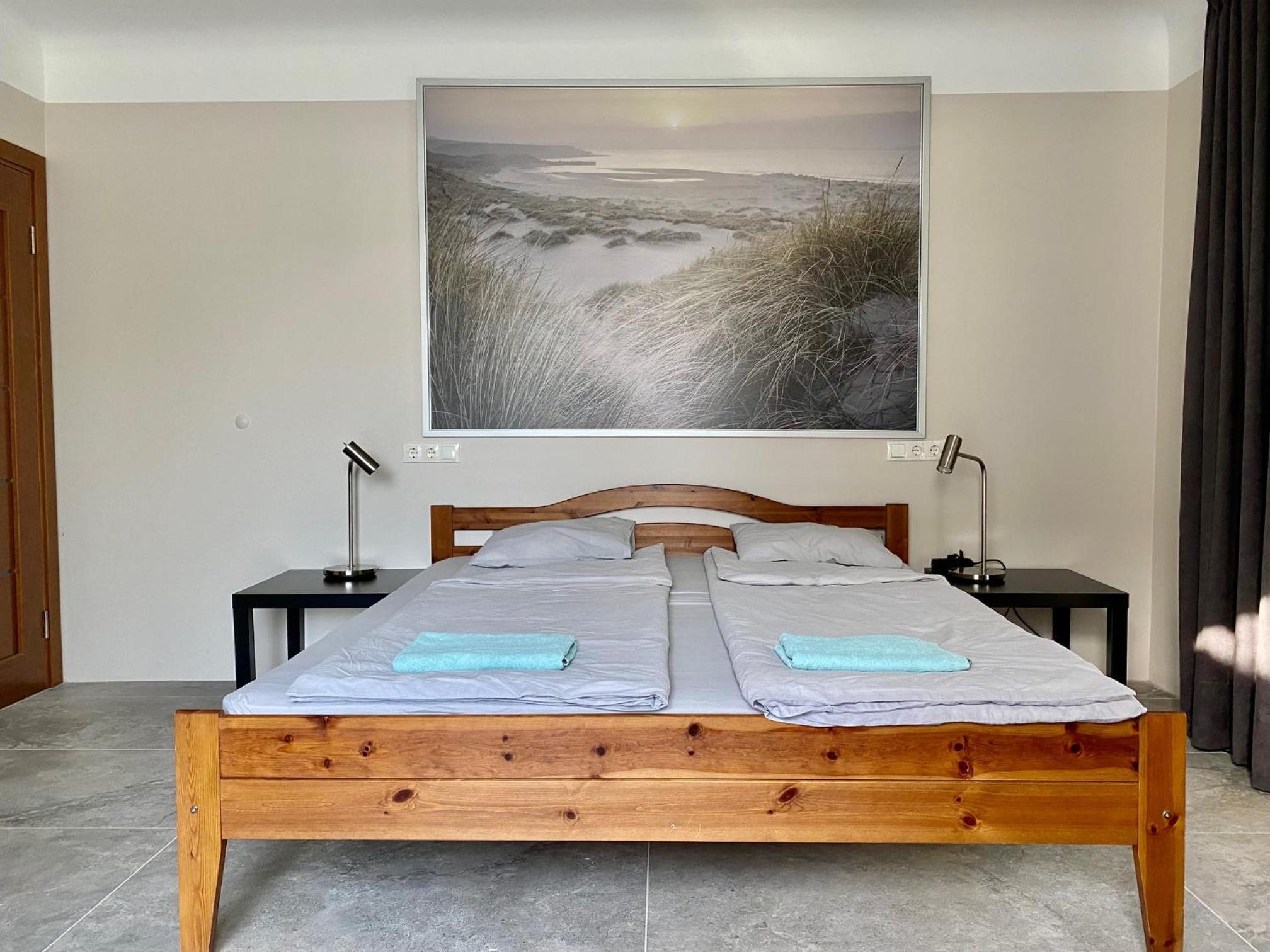 One-Bedroom Apartment - Photo 3