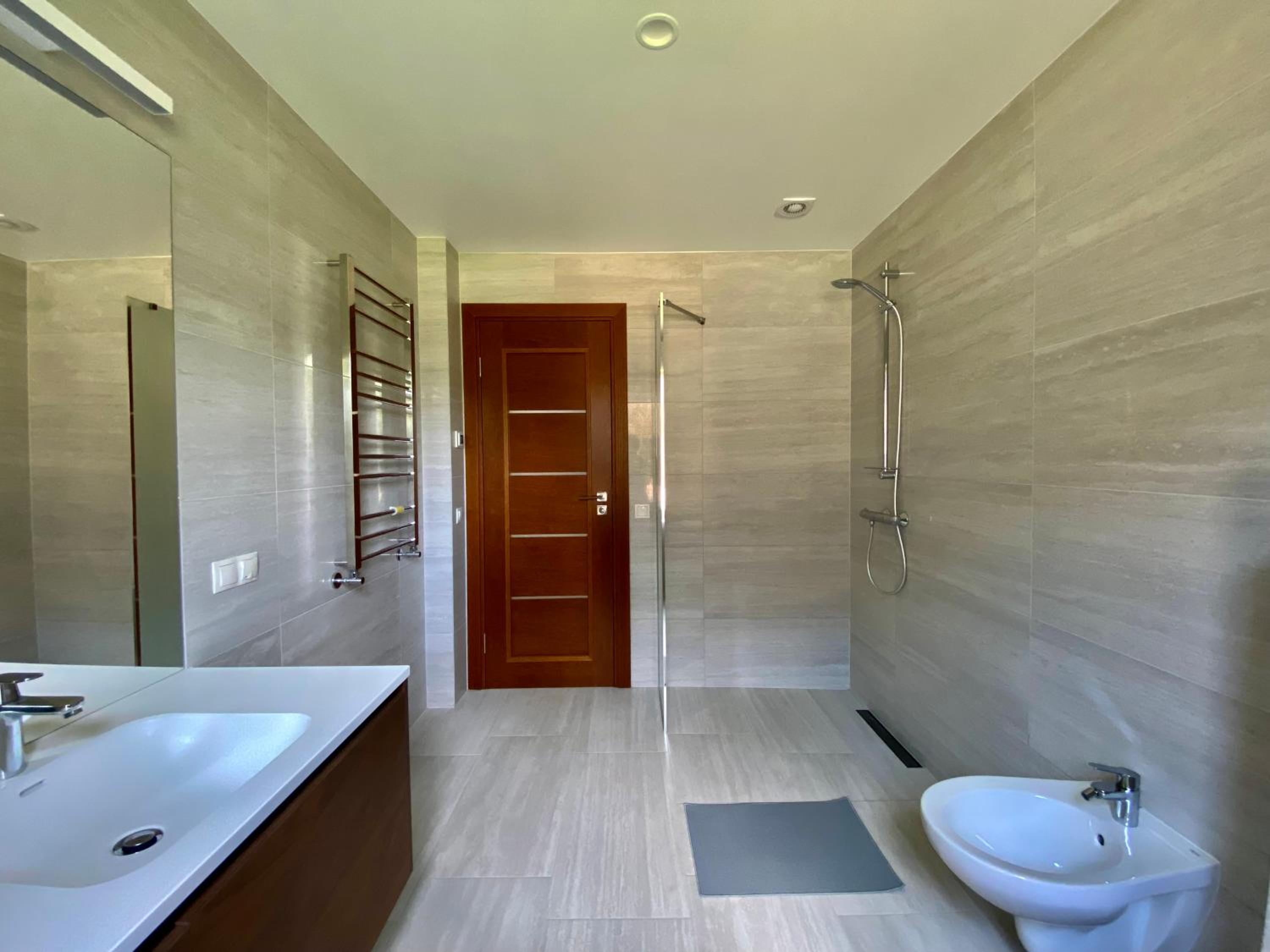 One-Bedroom Apartment - Photo 7