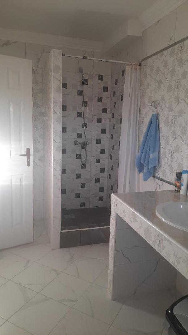 Family Room with Private Bathroom - Photo 3