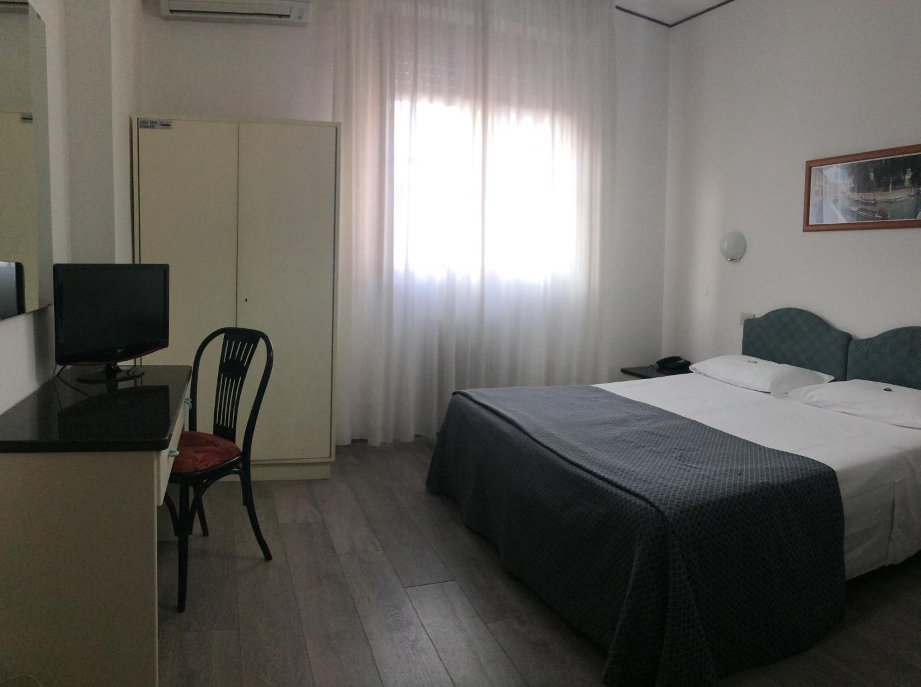 Double or Twin Room photo 2