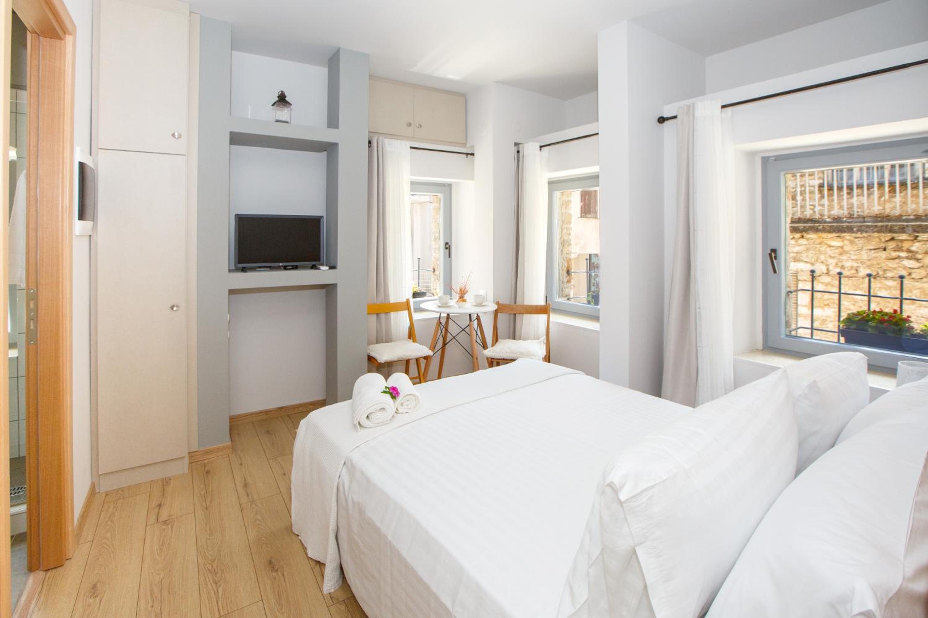 Double Room with Private Bathroom photo 1