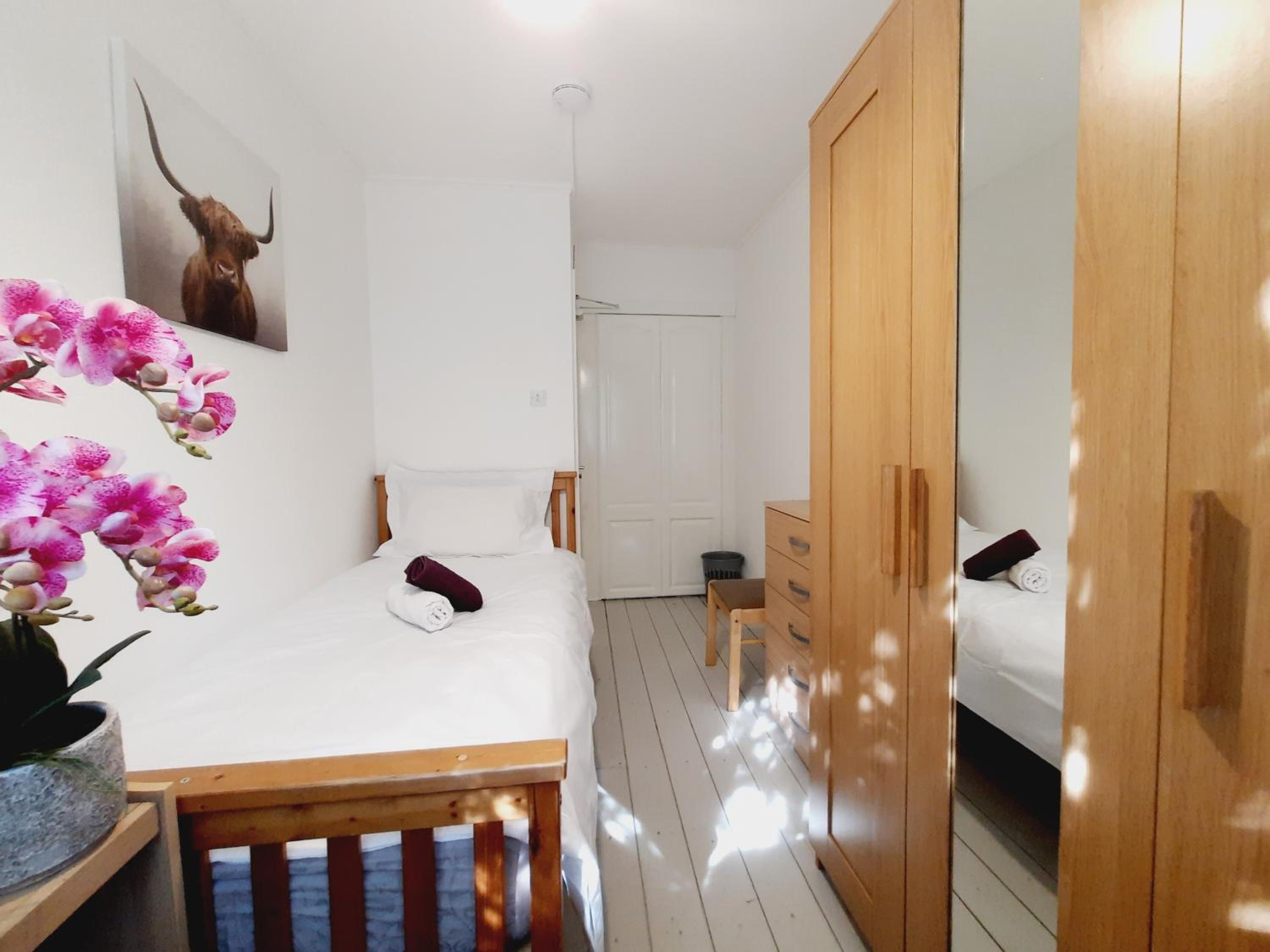 Standard Single Room with Shared Bathroom photo 2