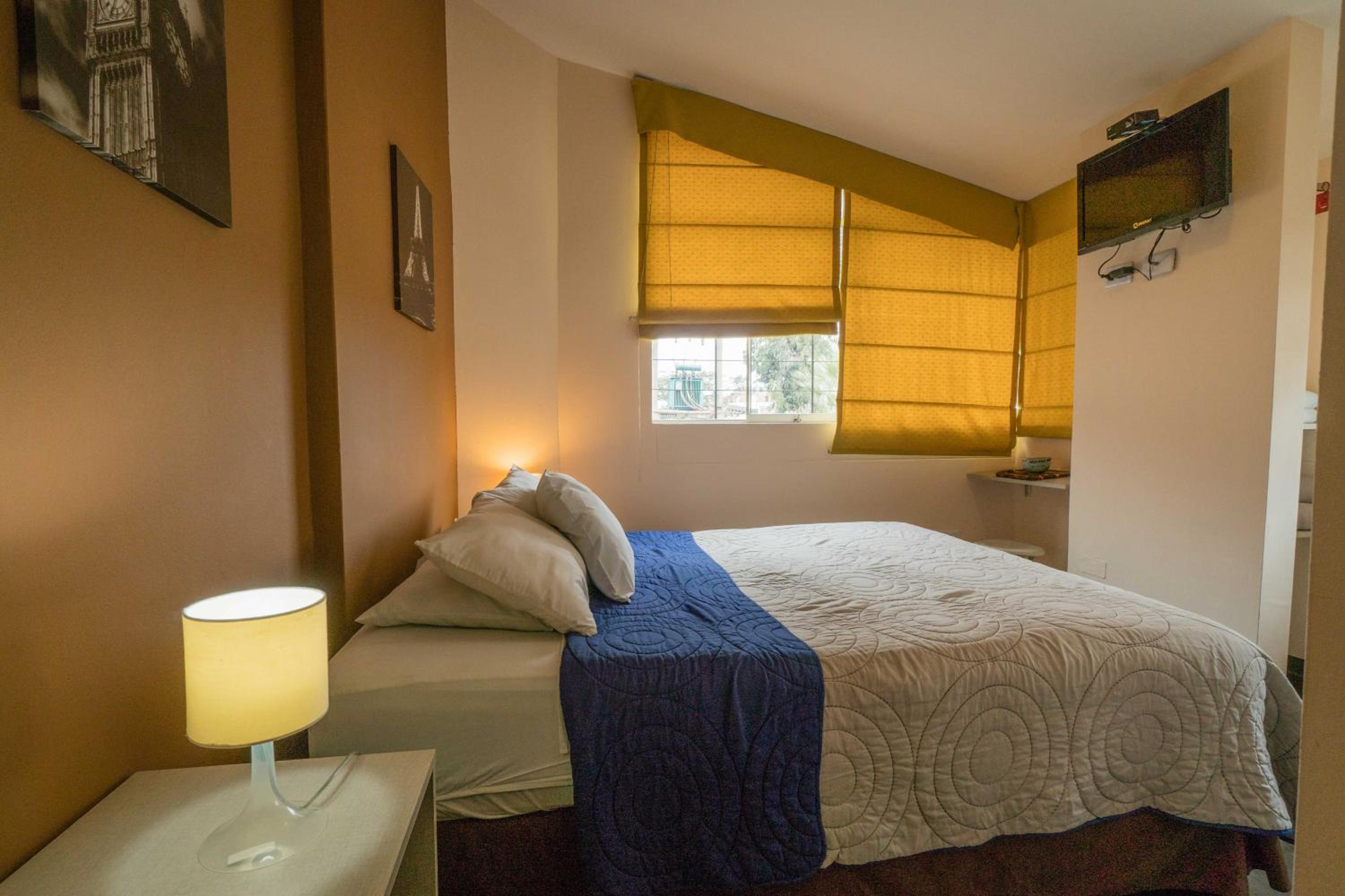 Budget Double Room - Photo 2