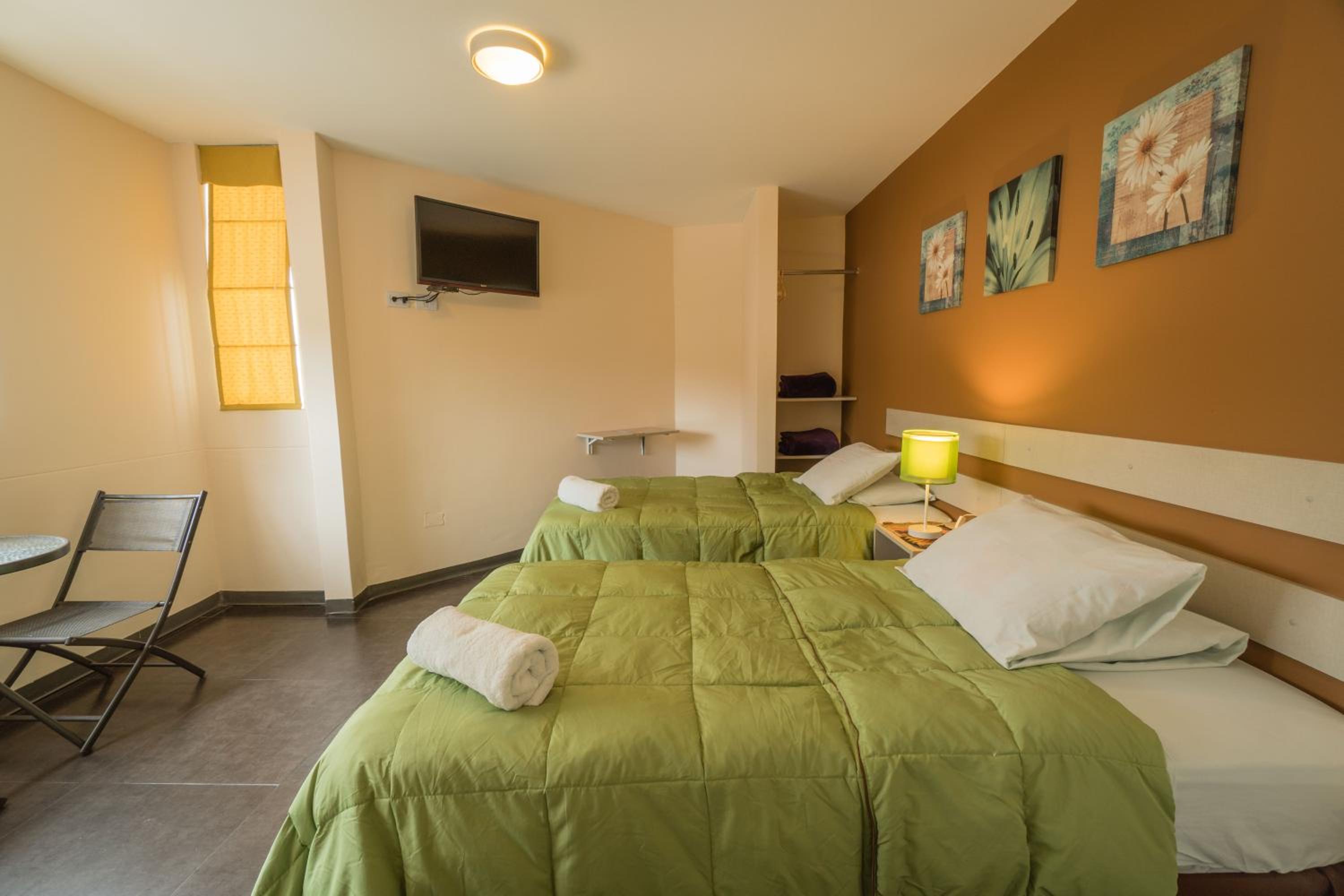 Twin Room - Photo 3