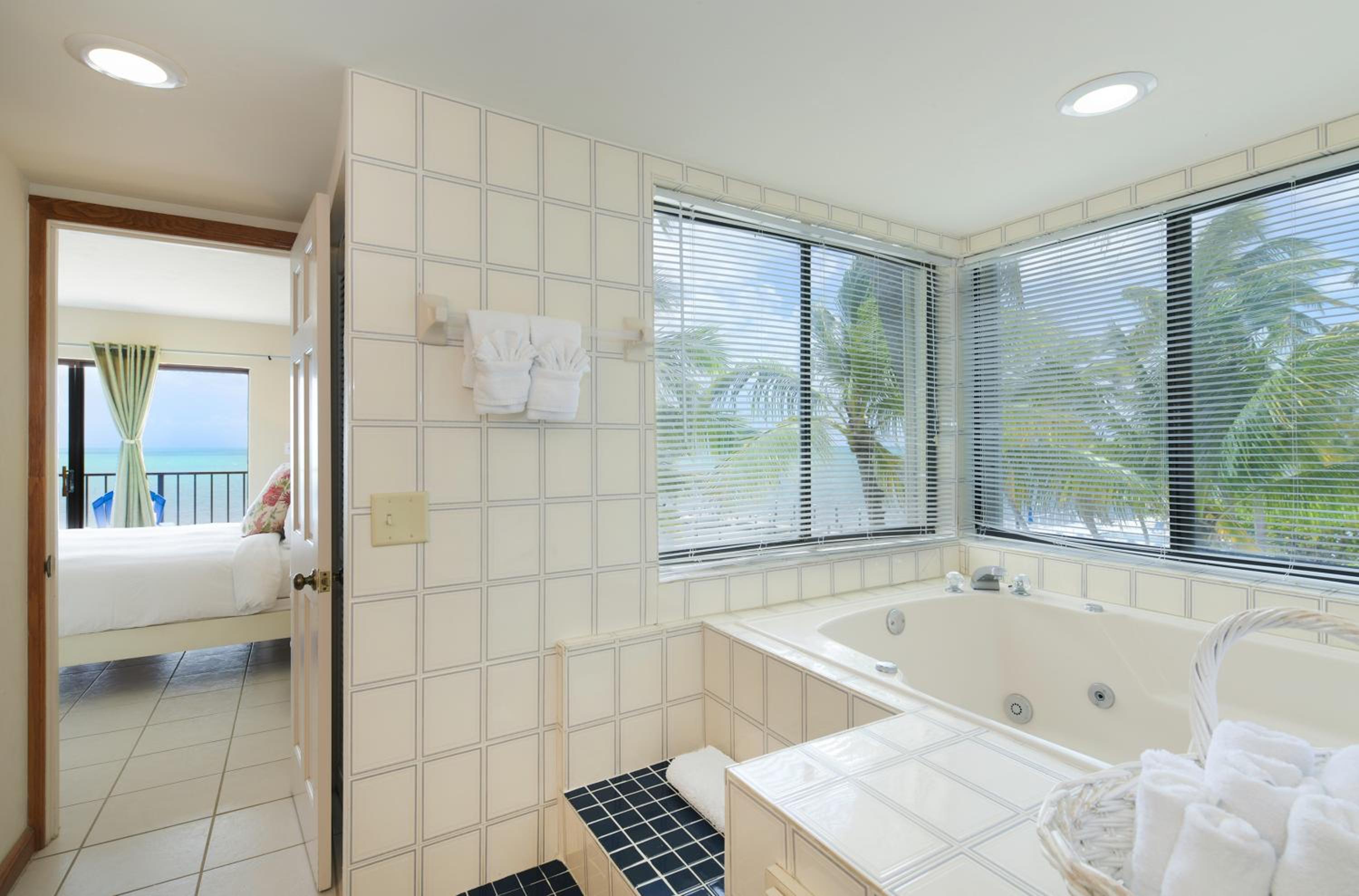 Three-Bedroom Villa - Photo 5