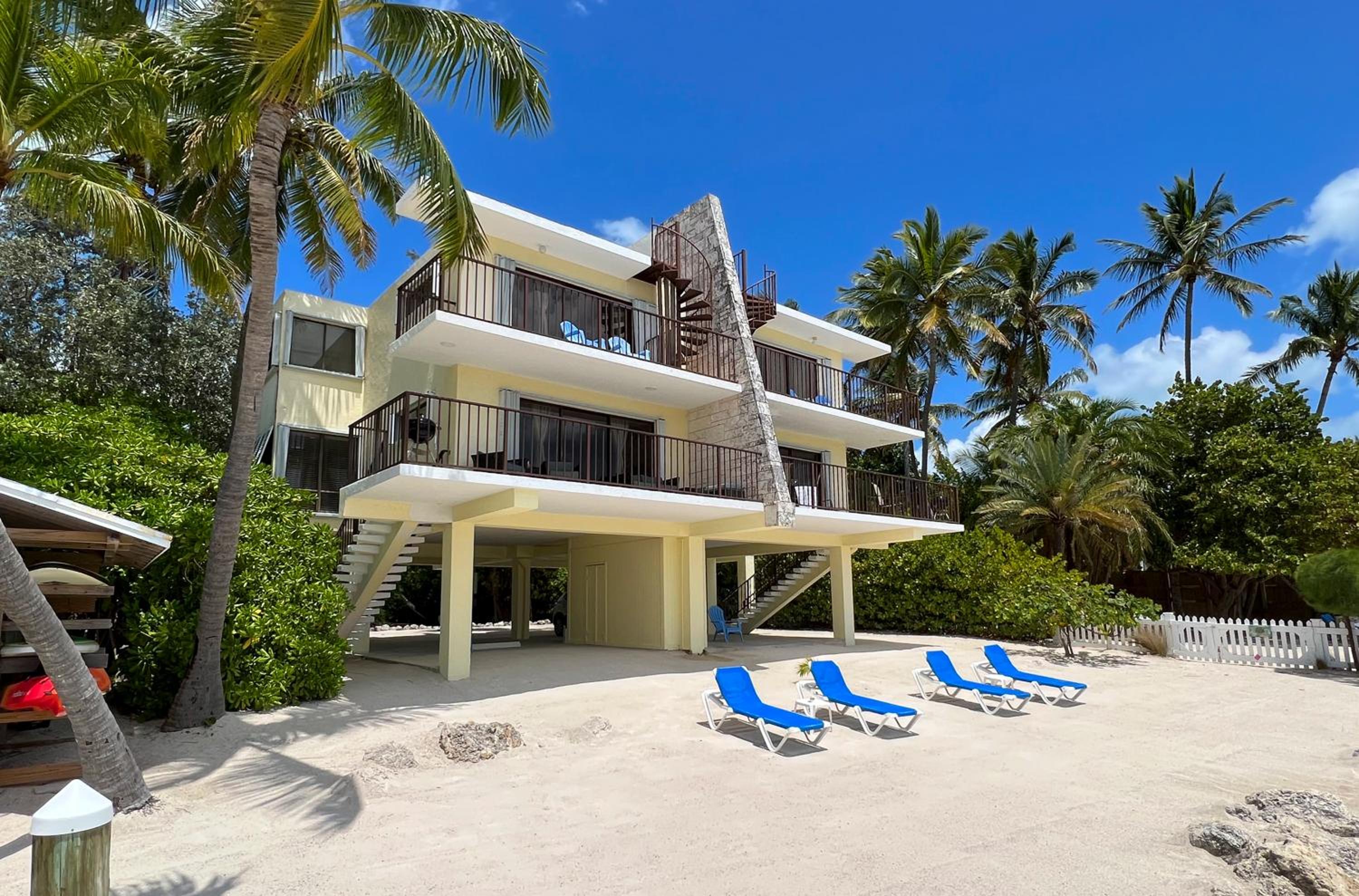 Three-Bedroom Villa - Photo 2