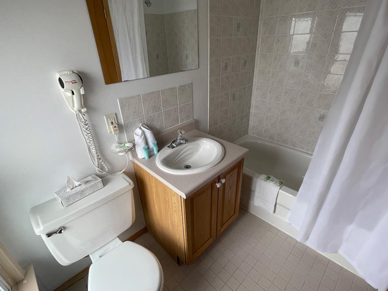 Budget Double Room photo 3