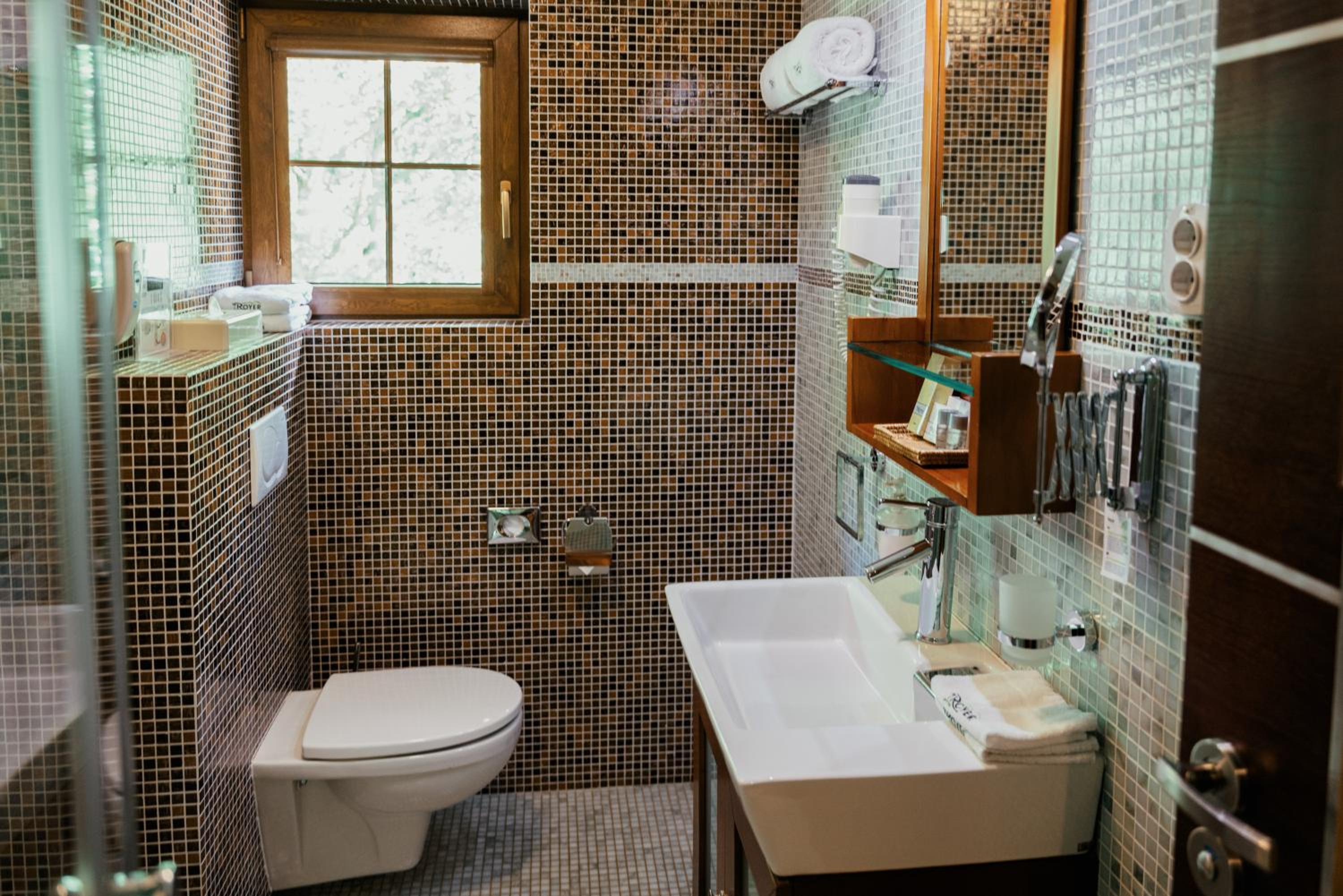 Standard Double or Twin Room - Photo 4