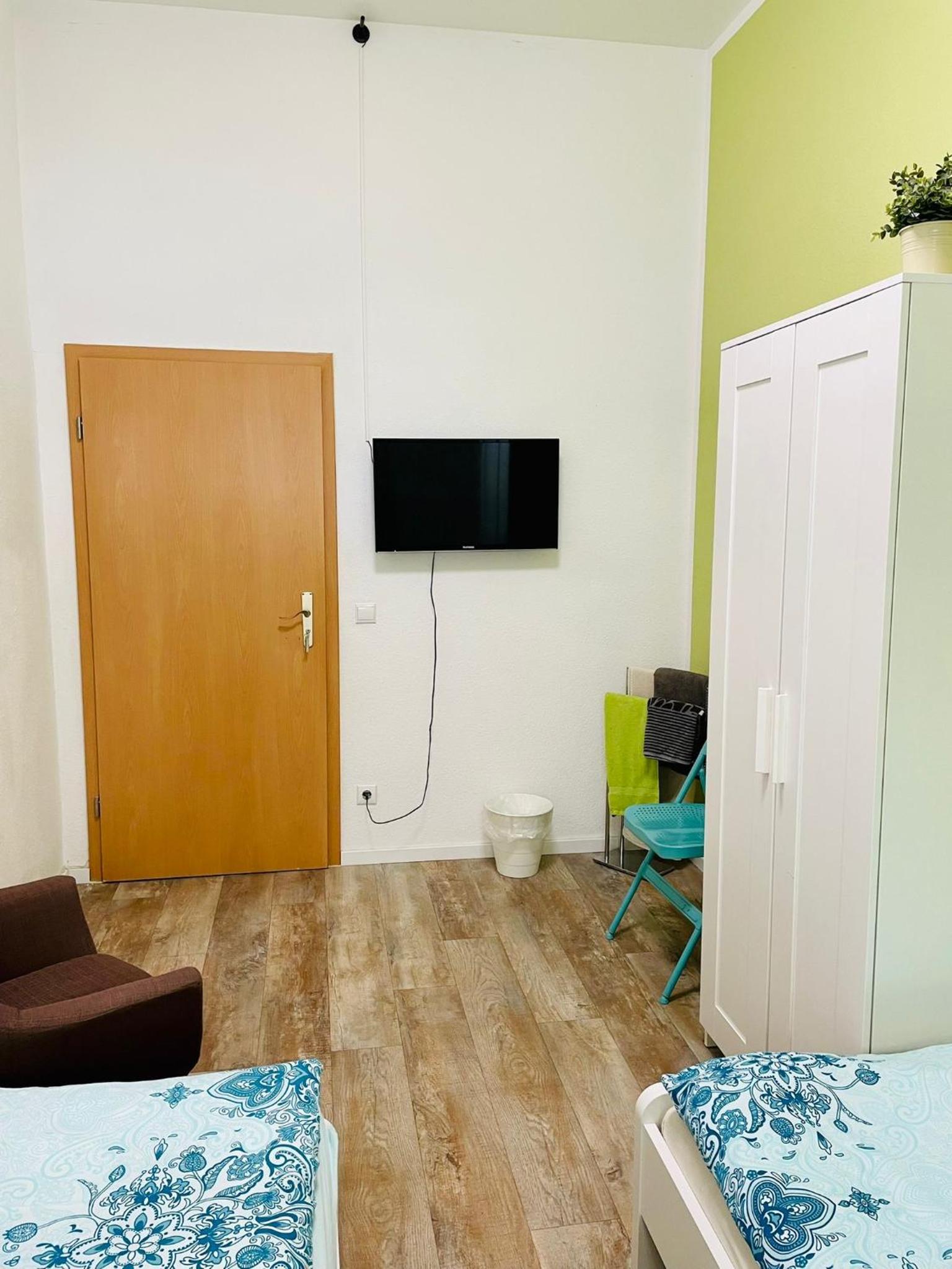 Budget Twin Room photo 3