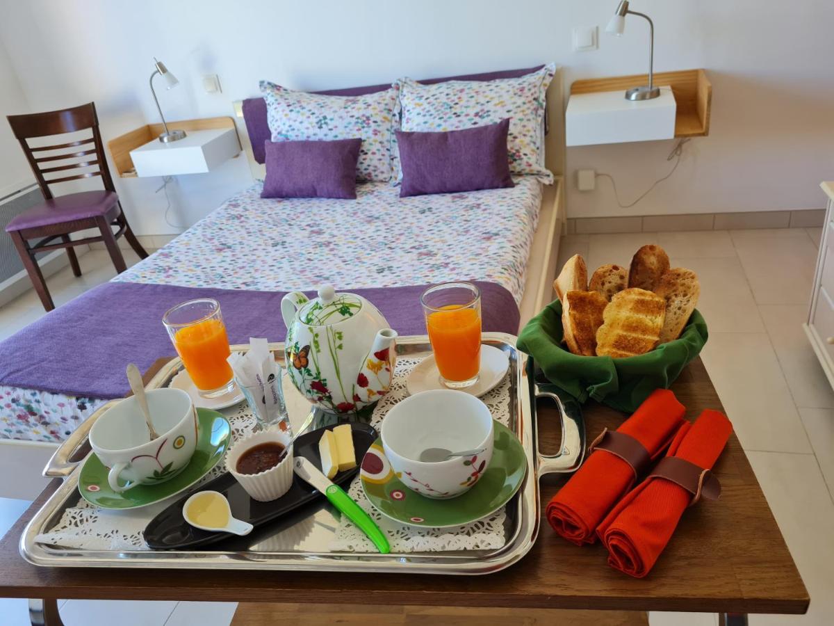 Double Room with Extra Bed photo 1