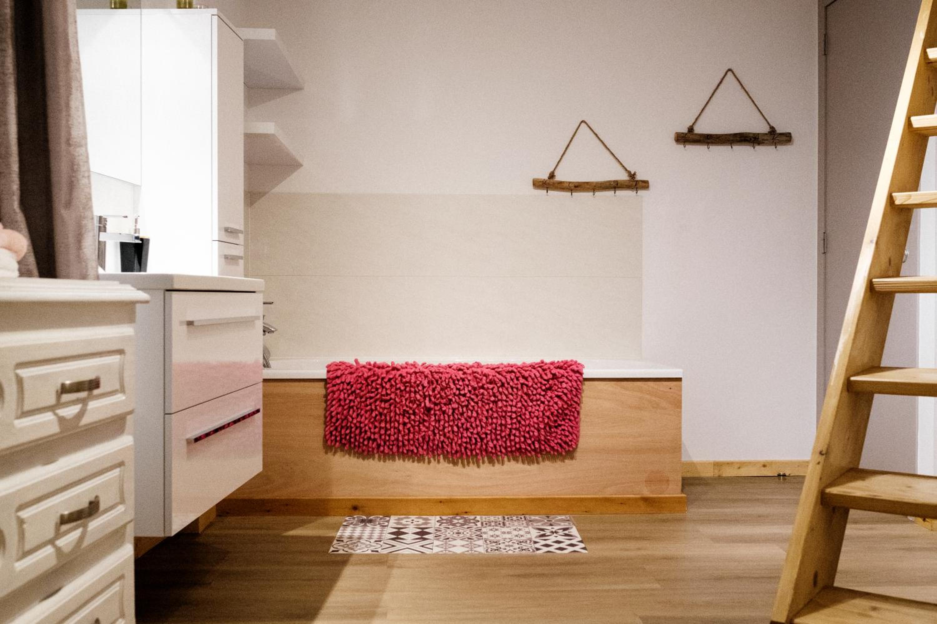 One-Bedroom Apartment - Photo 8