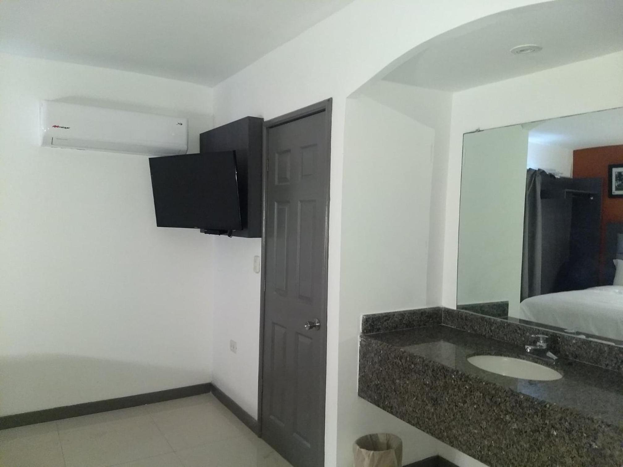 Twin Room - Photo 1