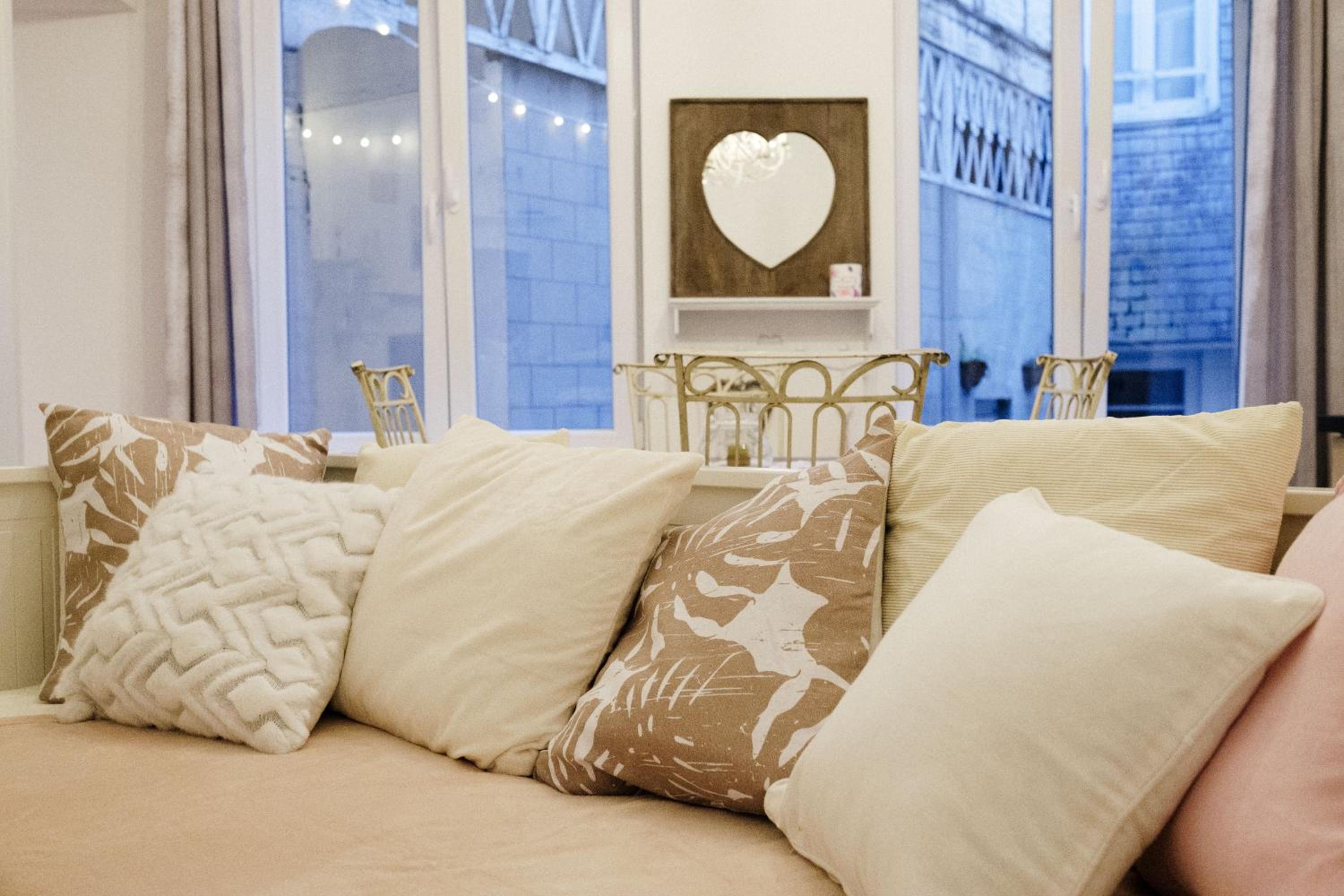 One-Bedroom Apartment - Photo 2