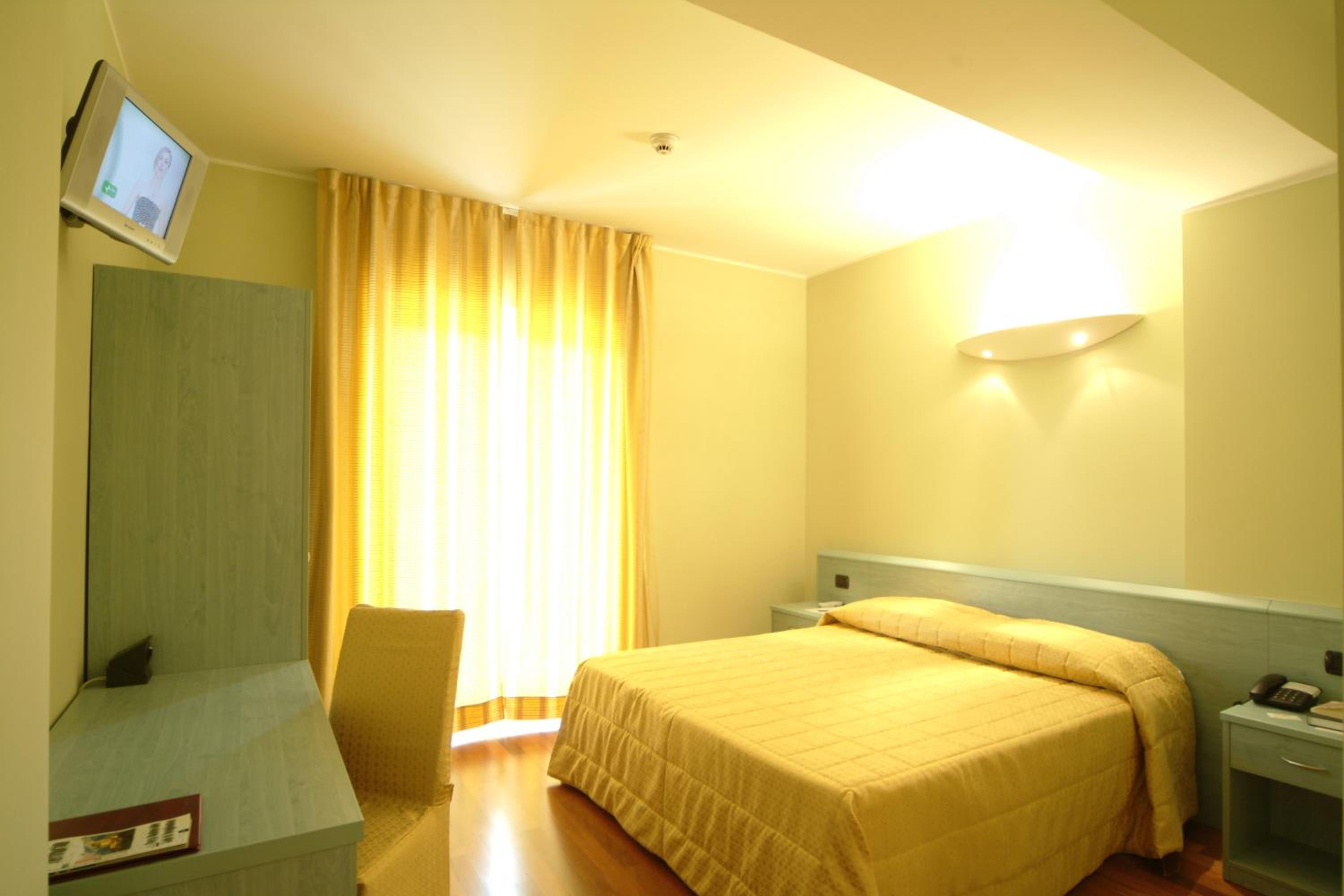 Standard Double Room with Mountain View