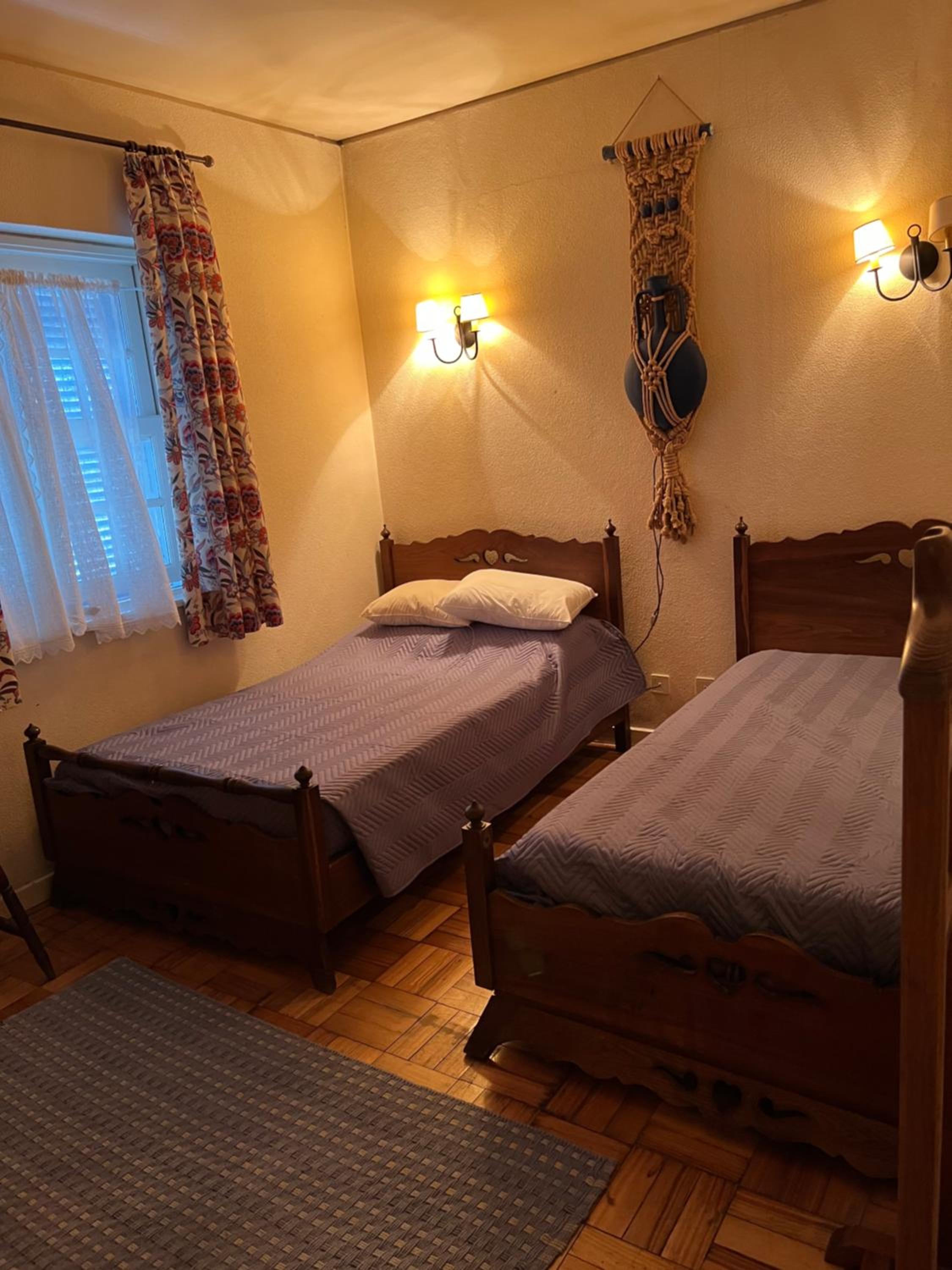 Six-Bedroom House photo 1