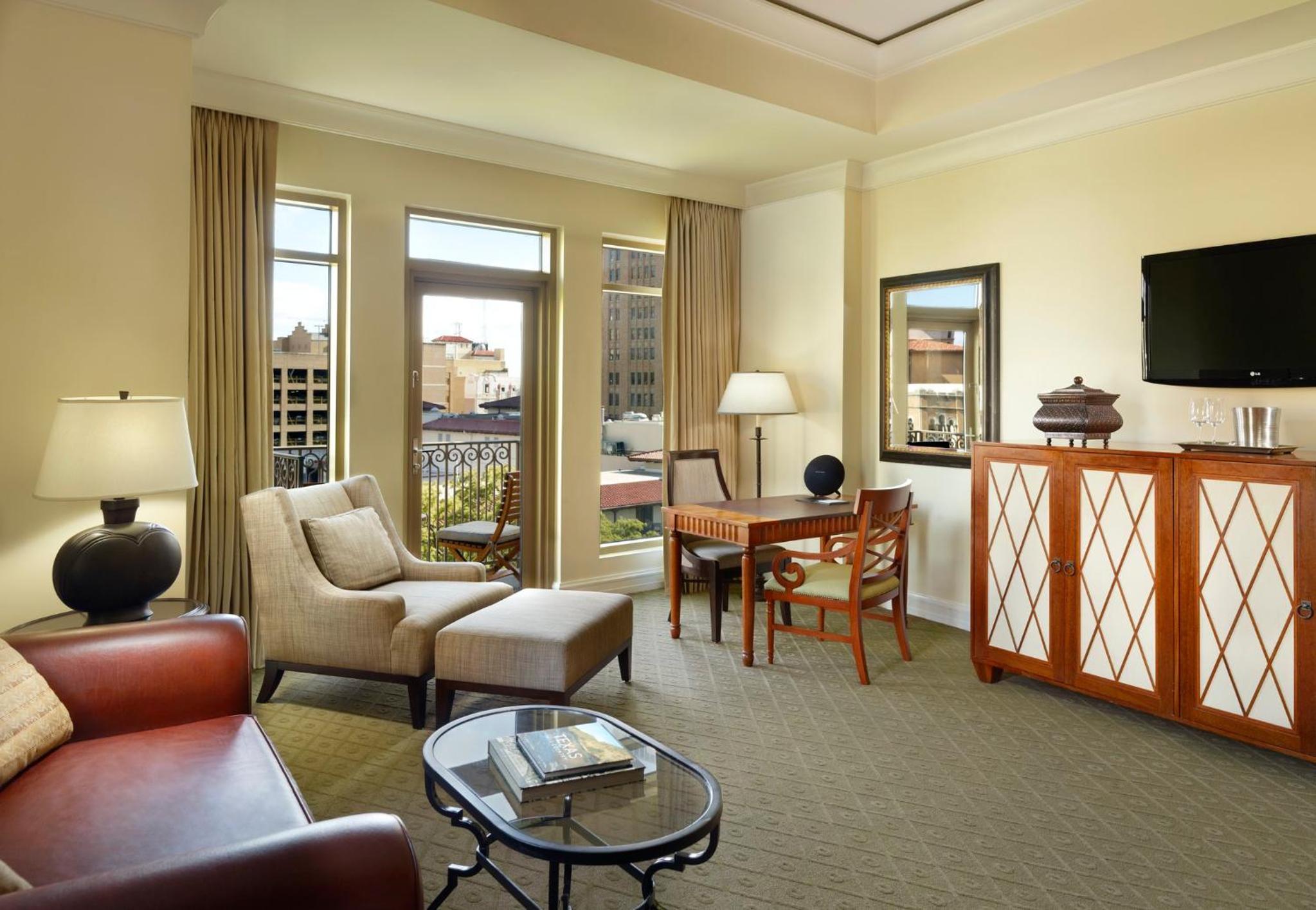 Suite River Walk - 1 King Bed - Photo 1