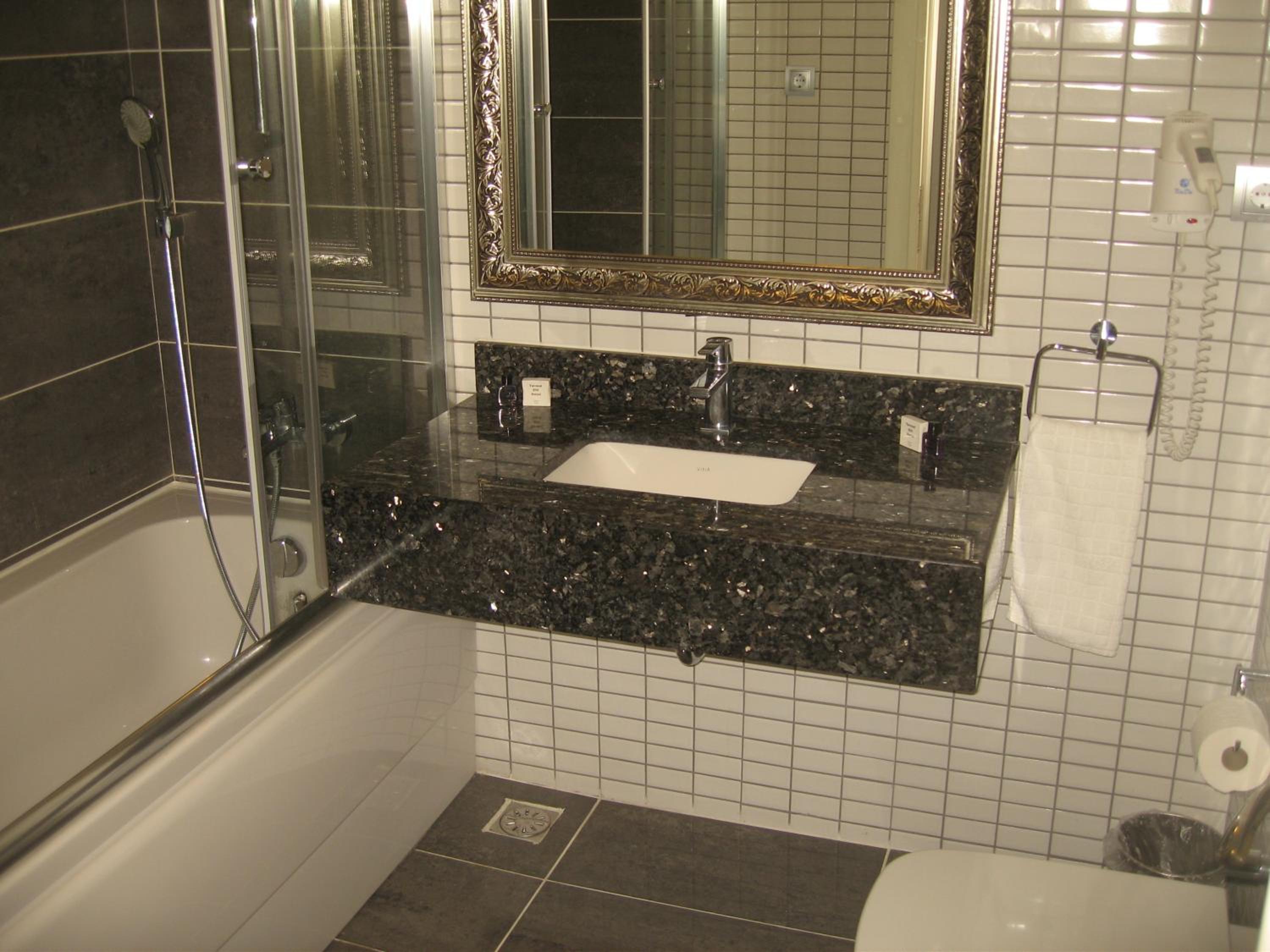 Two-Bedroom Apartment (6 Adults) photo 2