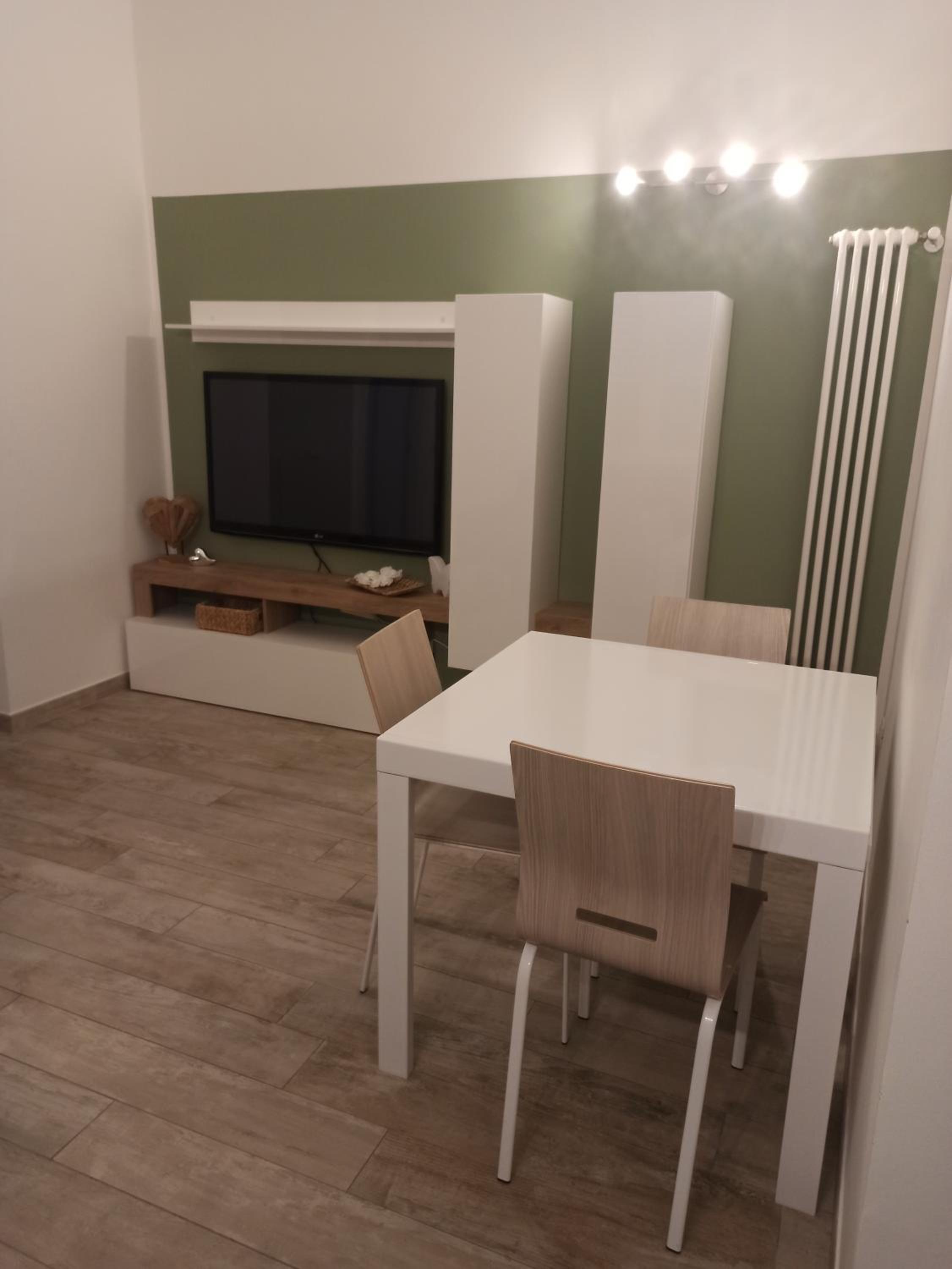 One-Bedroom Apartment photo 2