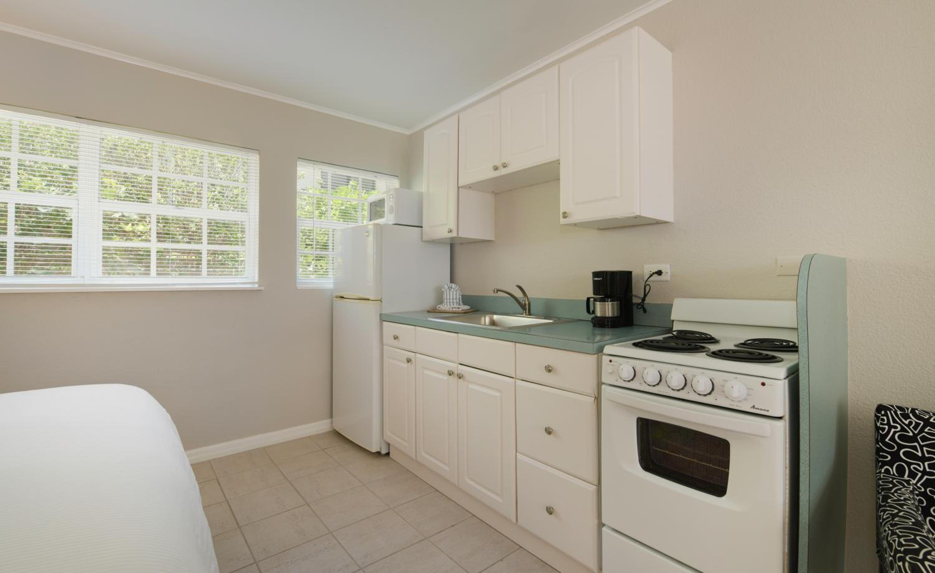 Oceanview Queen Studio - Photo 5