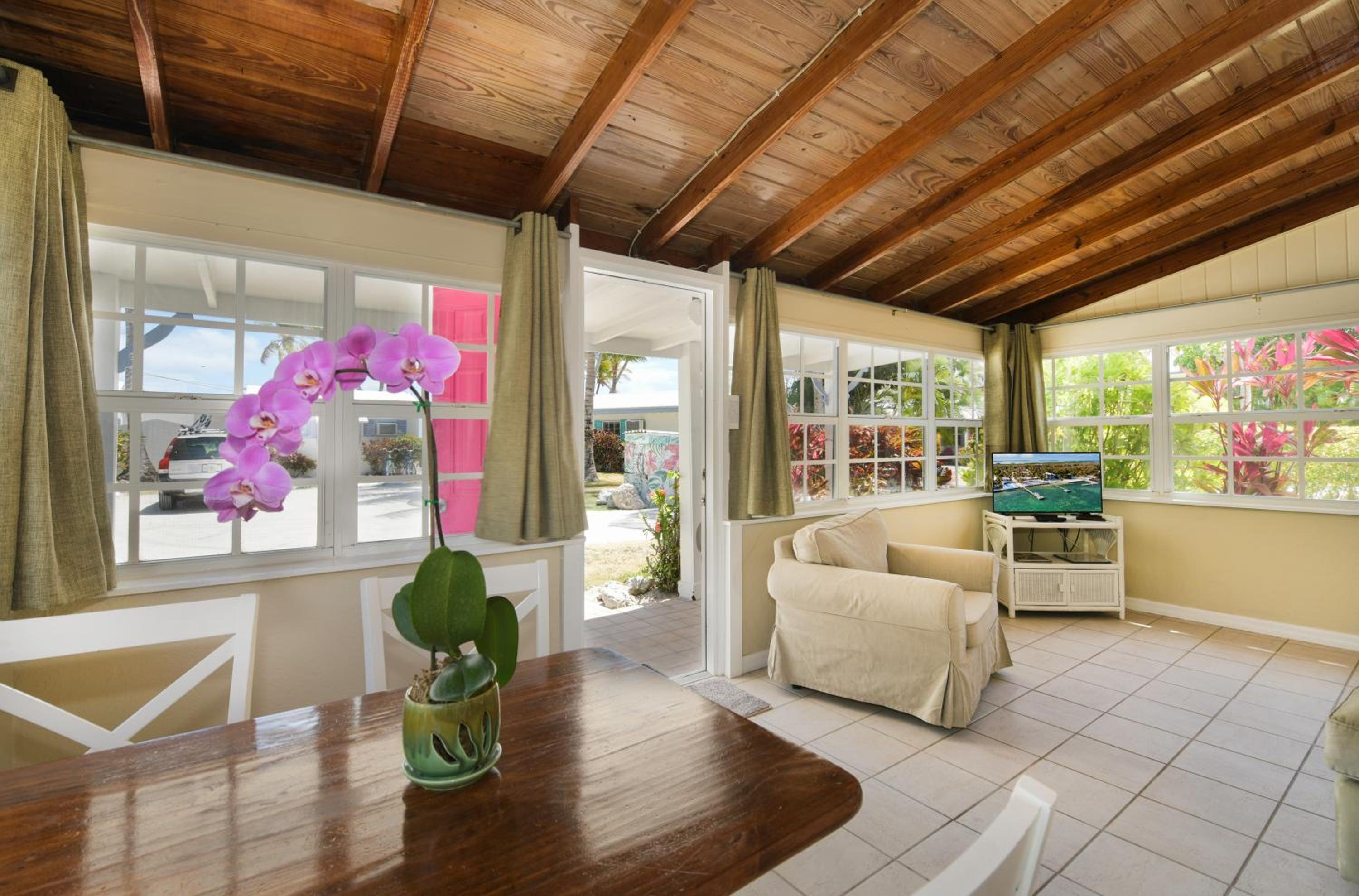 One Bedroom Queen Cottage (ADA Accessible)