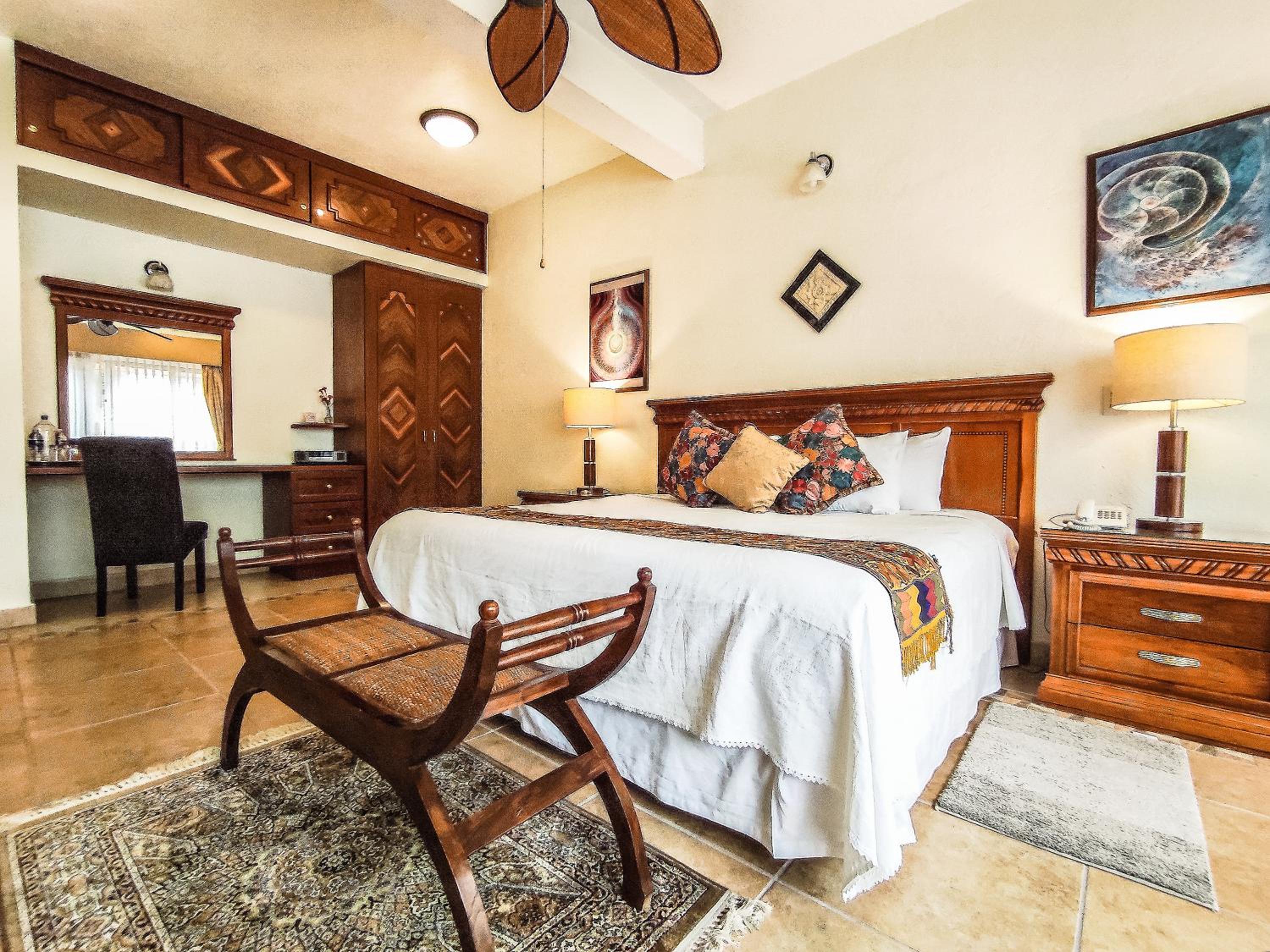 Deluxe King Room - Photo 3