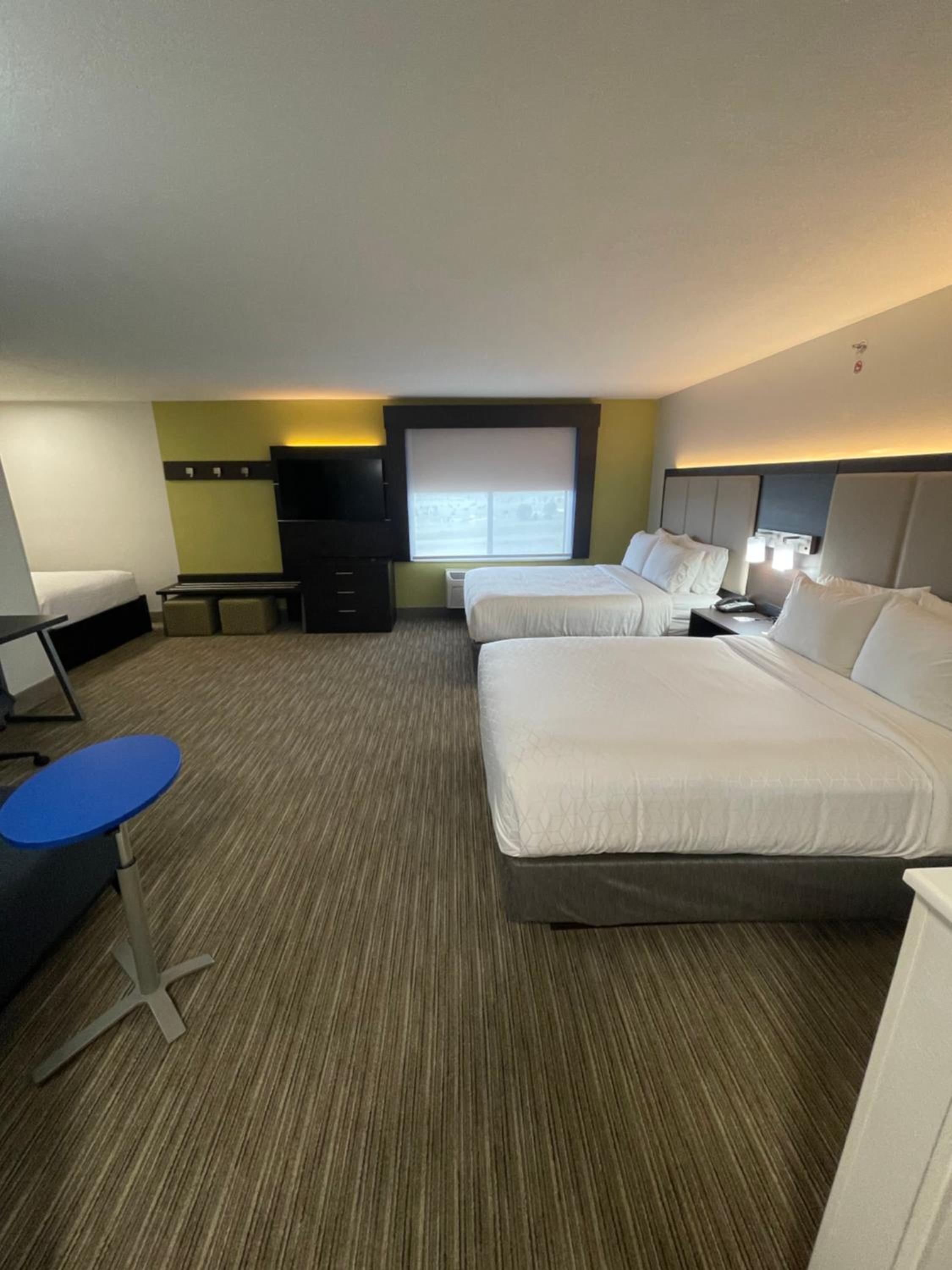 Queen Room with Three Queen Beds - Photo 1