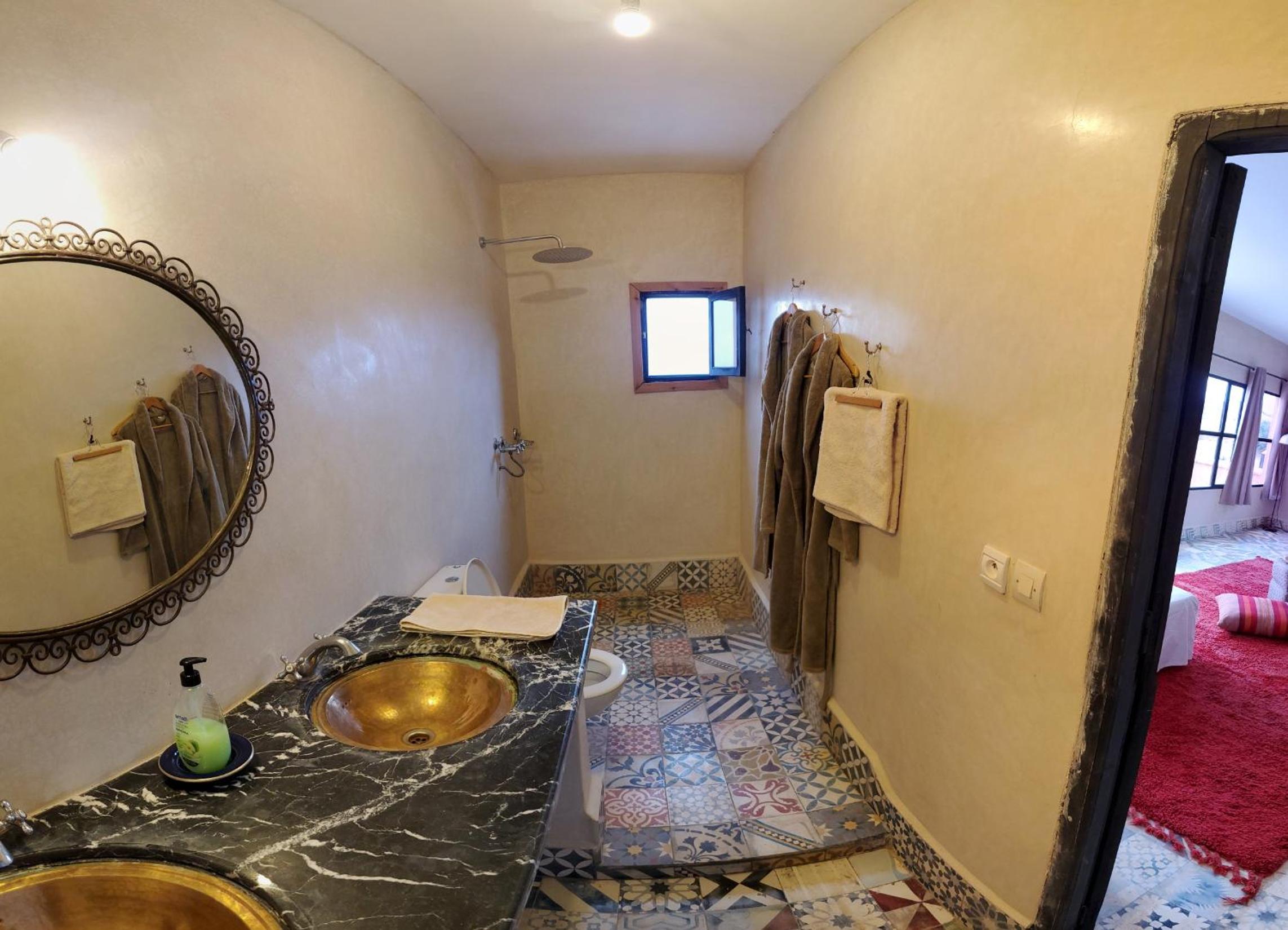 Triple Room with Balcony - Photo 7