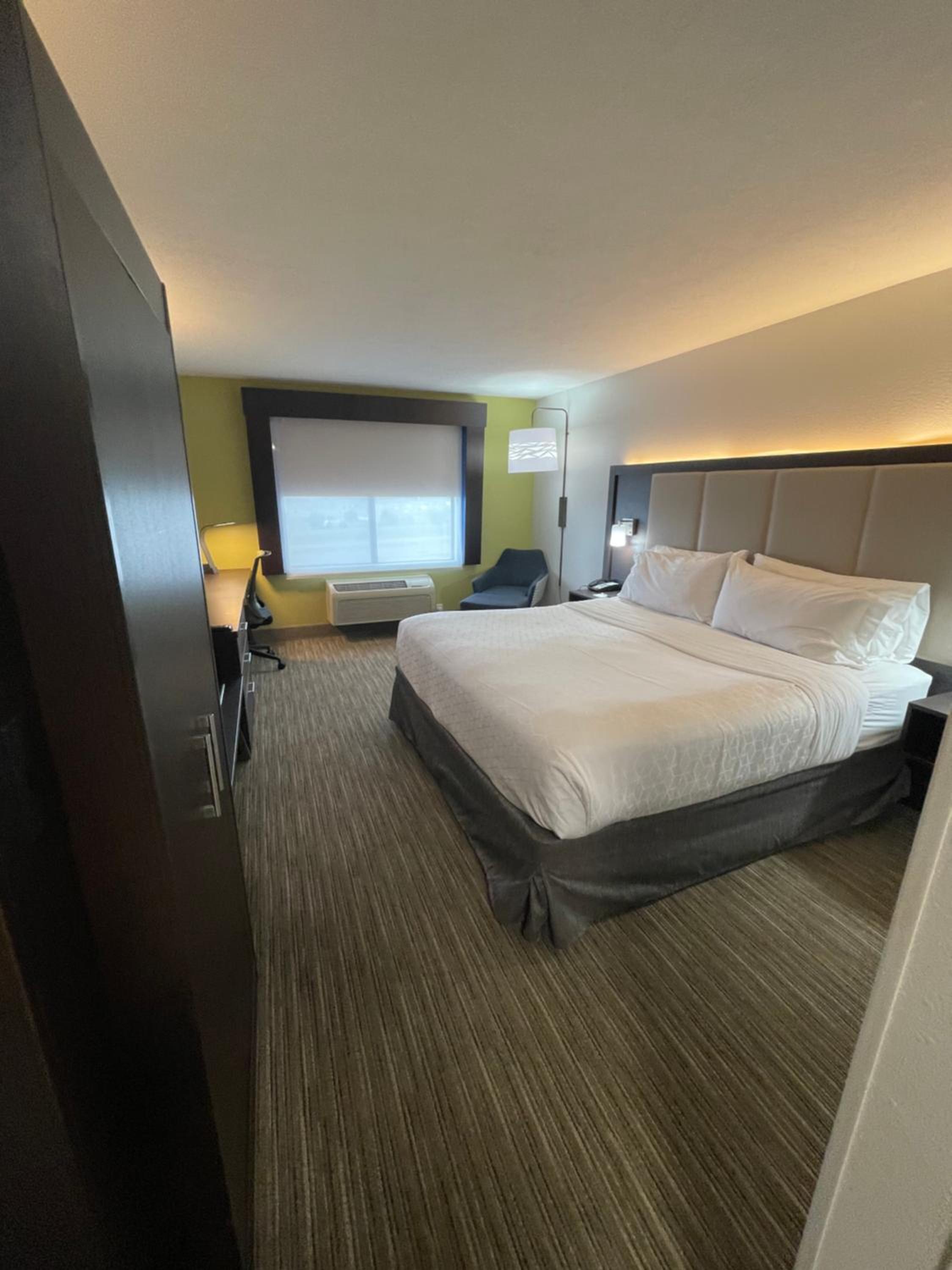 King Suite - Disability Access - Photo 1