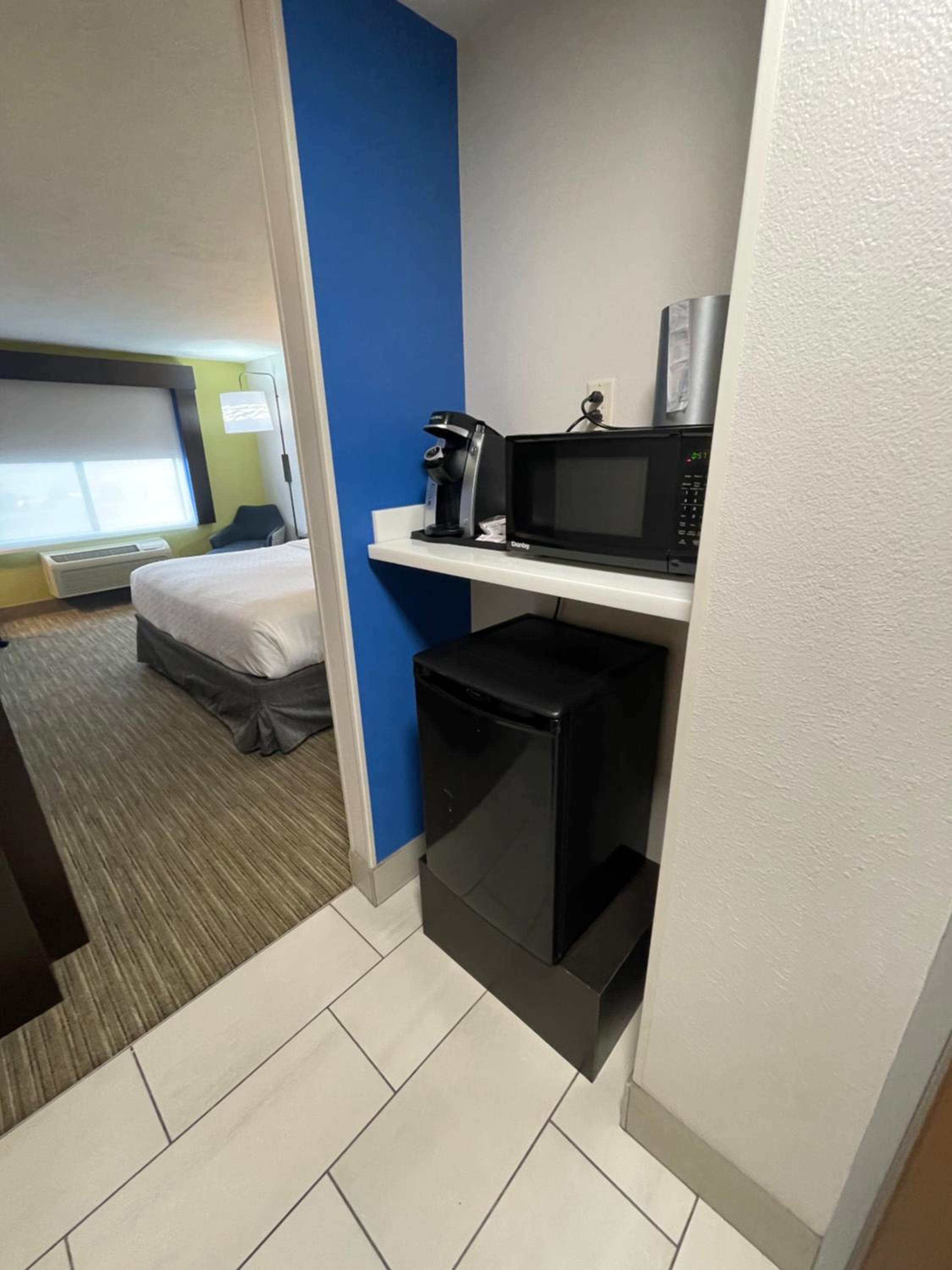 King Suite - Disability Access - Photo 4