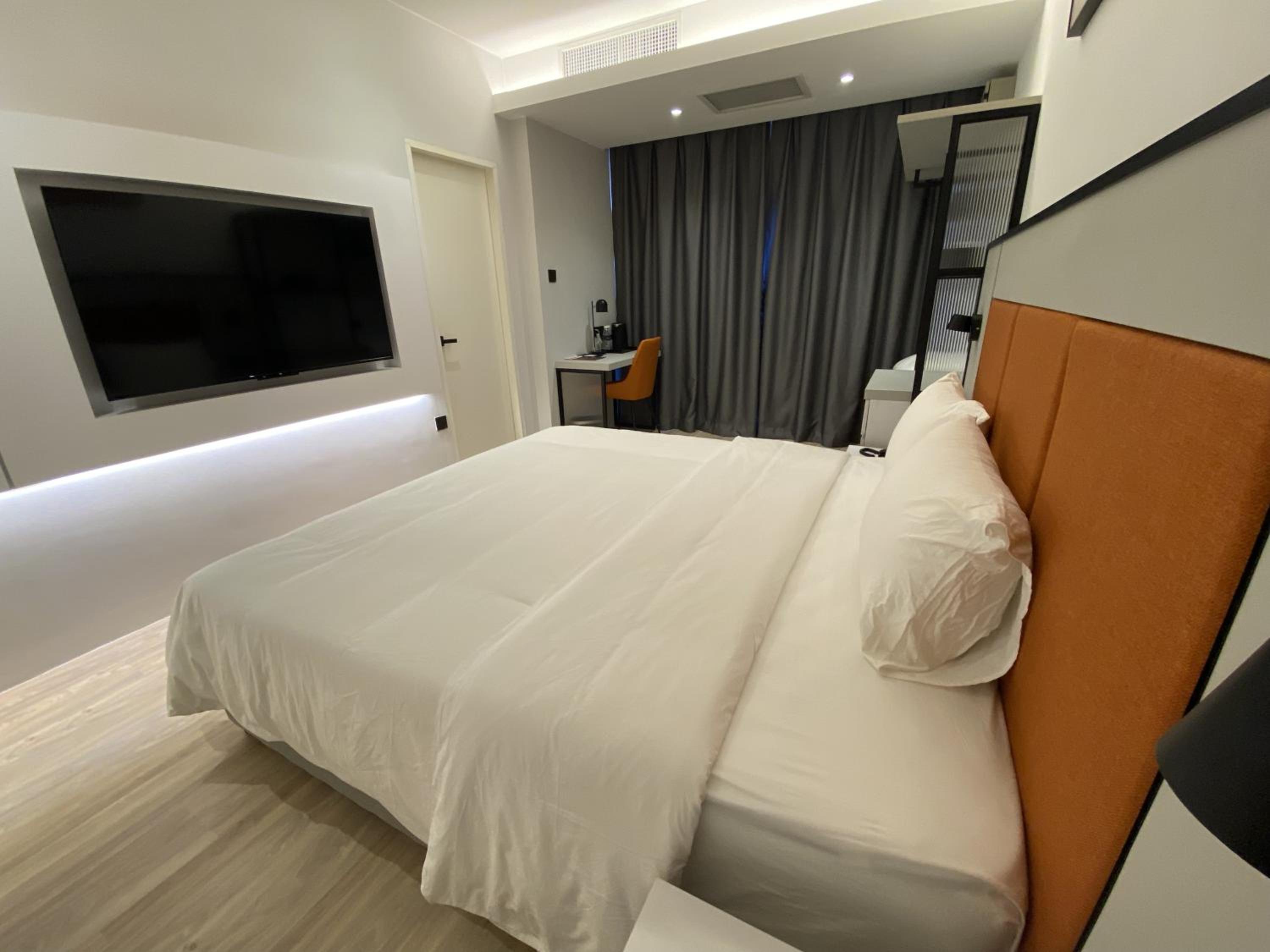 King Room with Balcony photo 2