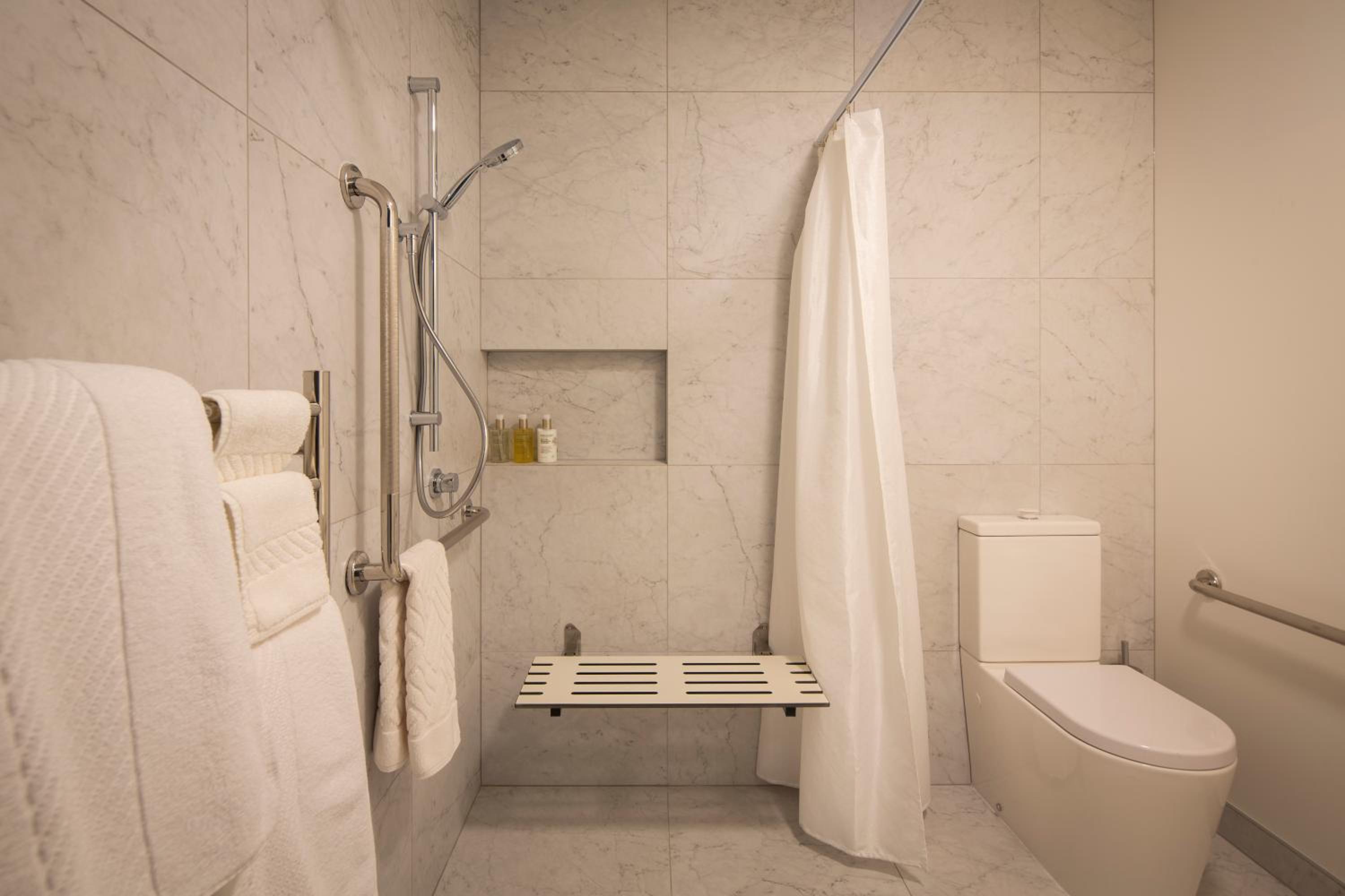King Room with Roll-In Shower - Disability Access - Photo 5