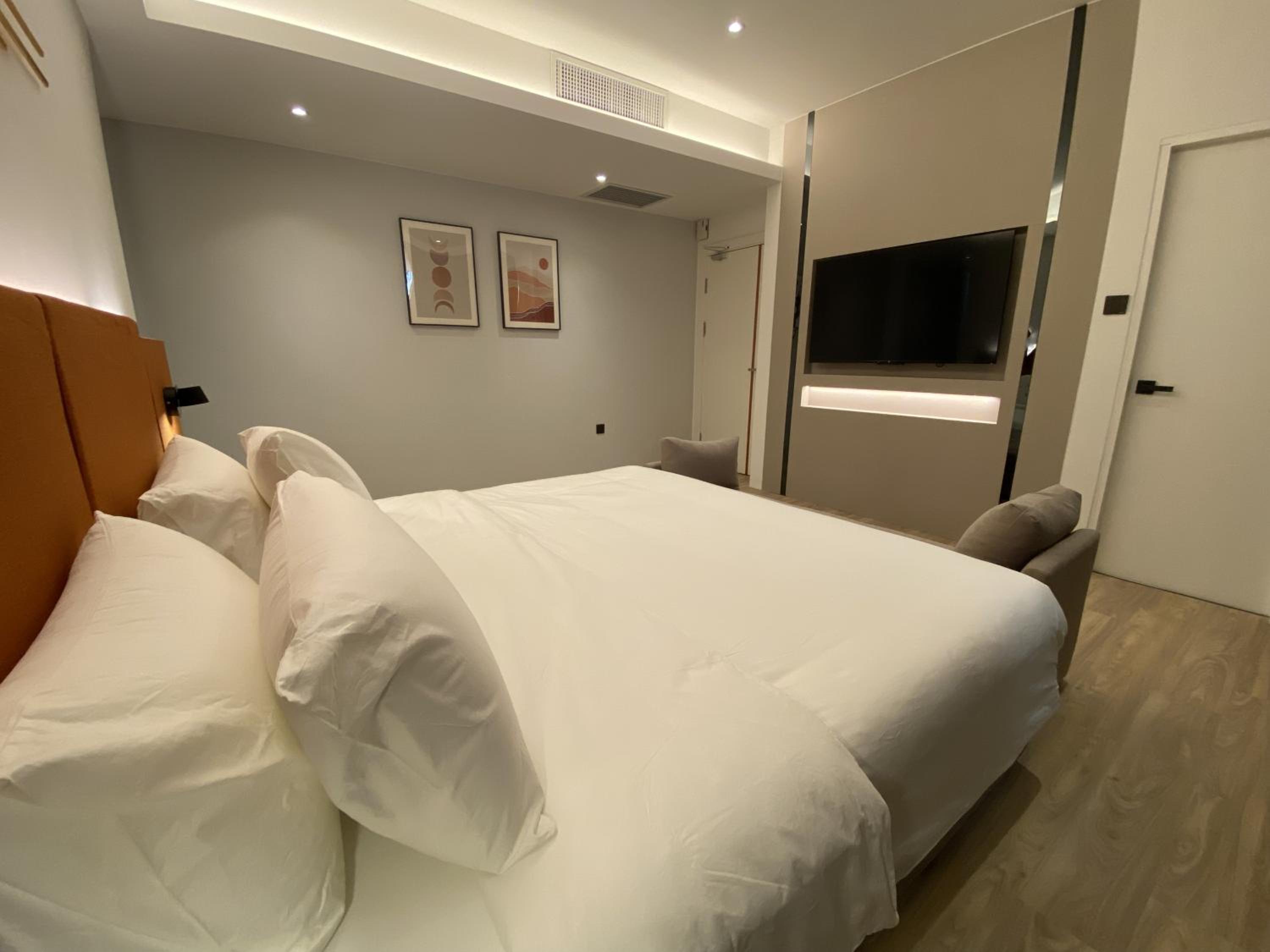 Large Double Room photo 3